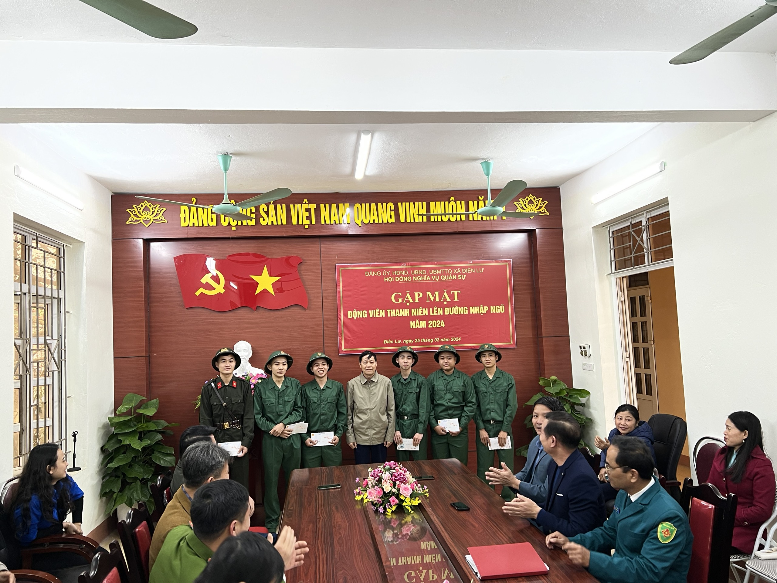 Xã Điền Lư tổ chức tiễn đưa công dân lên đường nhập ngũ năm 2024