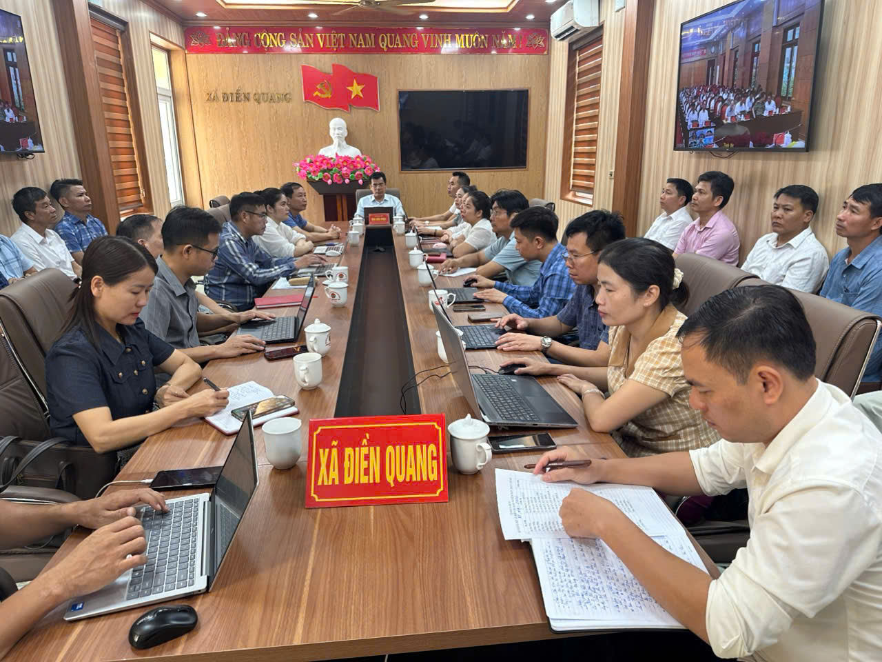 Điền Quang tham dự Hội nghị lần thứ 17 Ban Chấp hành Đảng bộ tỉnh khóa XX 