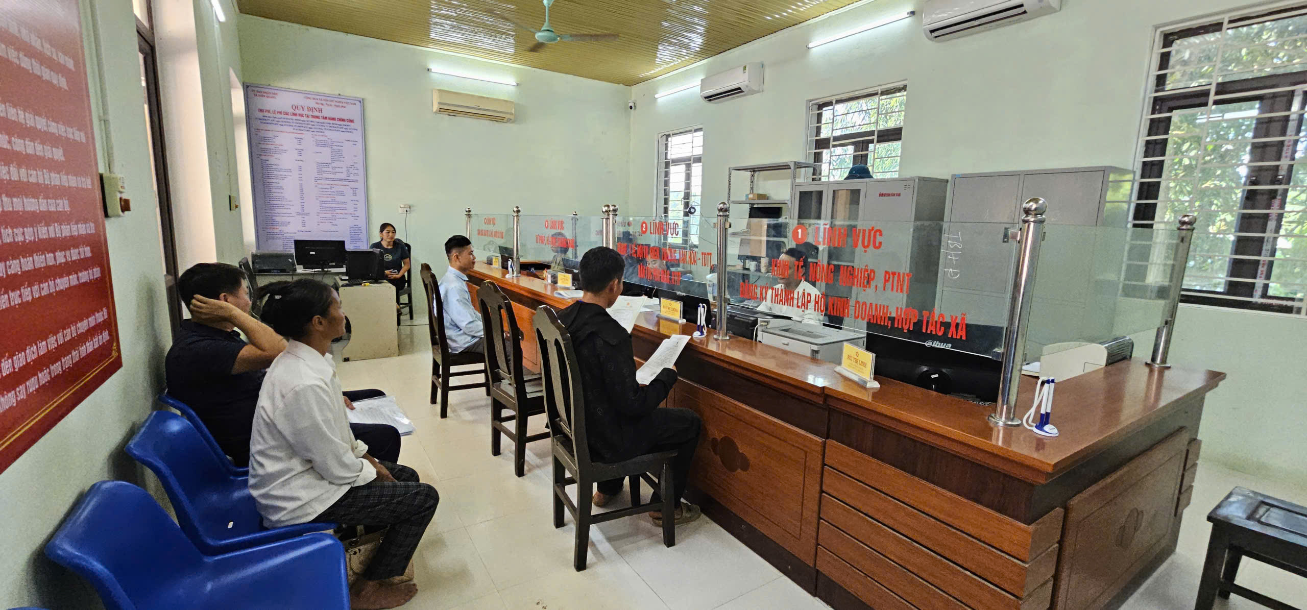 TRUNG TÂM PHỤC VỤ HÀNH CHÍNH CÔNG XÃ ĐIỀN QUANG