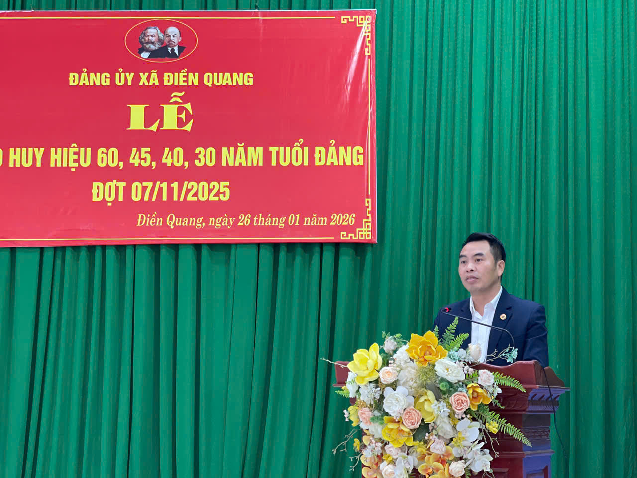 Xã Điền Quang tổ chức Lễ trao tặng Huy hiệu Đảng đợt 07/11/2025