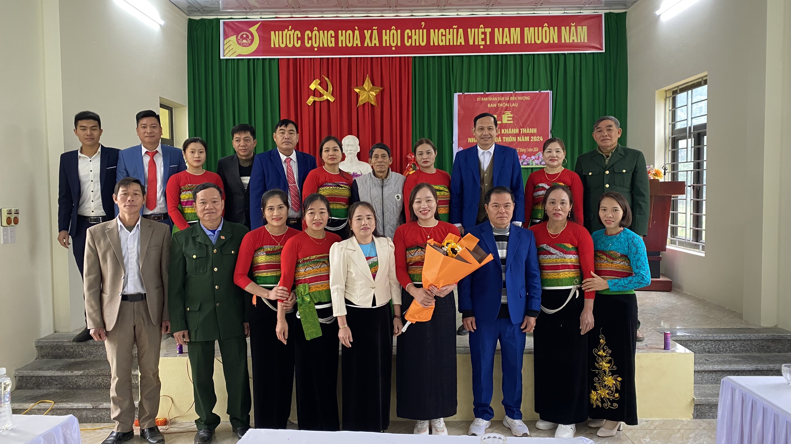 cắt khánh thành thôn Lau 4.jpg