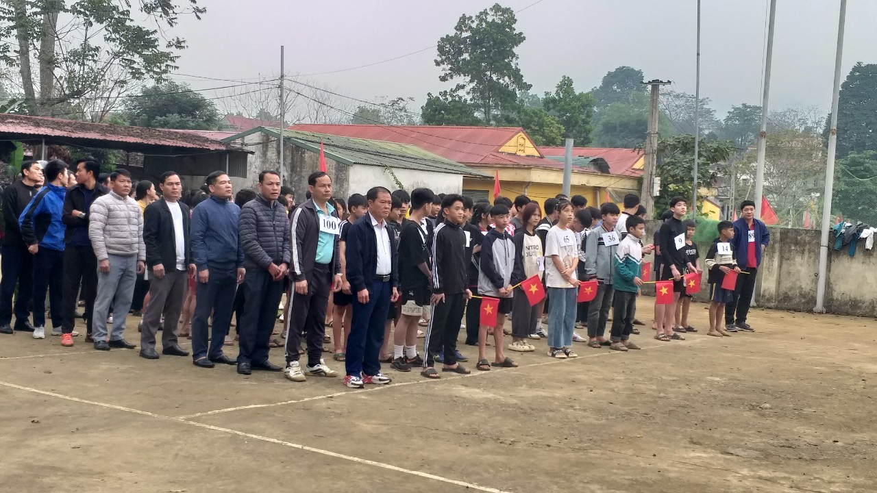 chạy vietj dã chào cờ.jpg