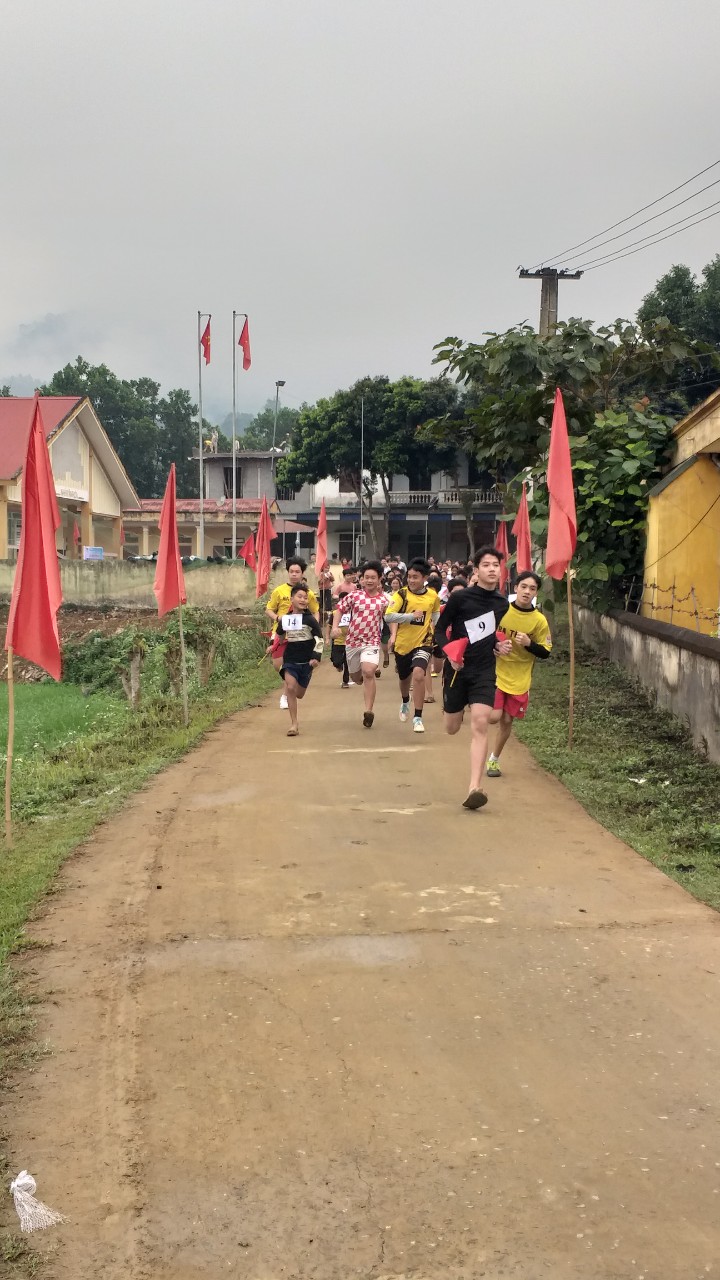 chạy việt dã xuất phát.jpg