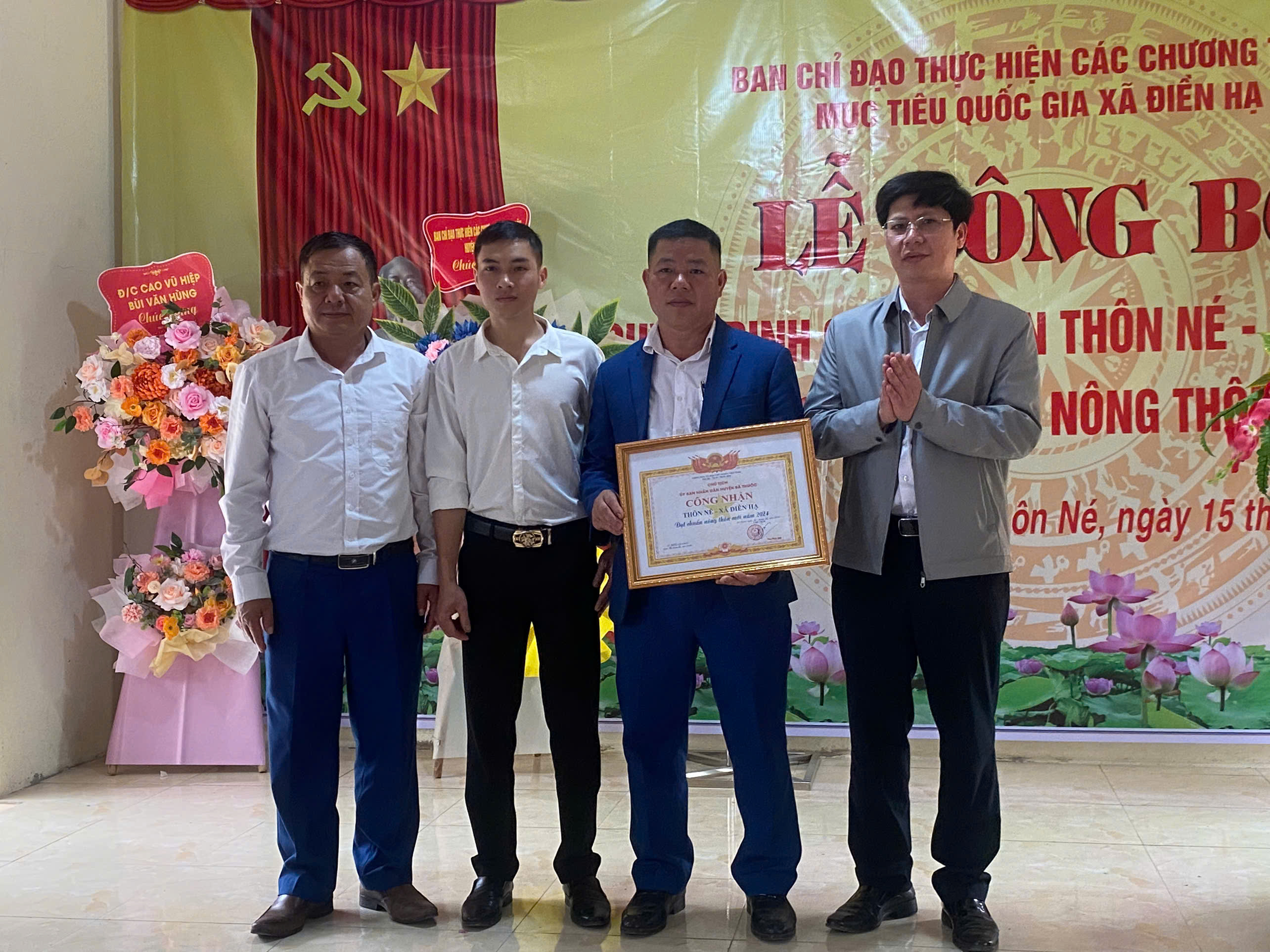 Ban chỉ đạo các chương trình mục tiêu quốc gia xã Điền Hạ tổ chức trao Quyết định công nhận thôn Né đạt chuẩn thôn Nông thôn mới