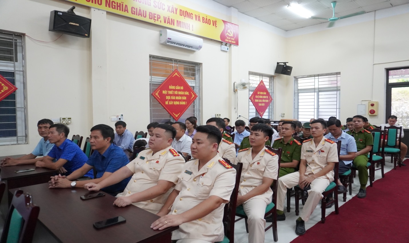 D:\Tài liệu Hùng (TTCUDVC)\File ảnh\Ảnh chụp\DSC00640.JPG