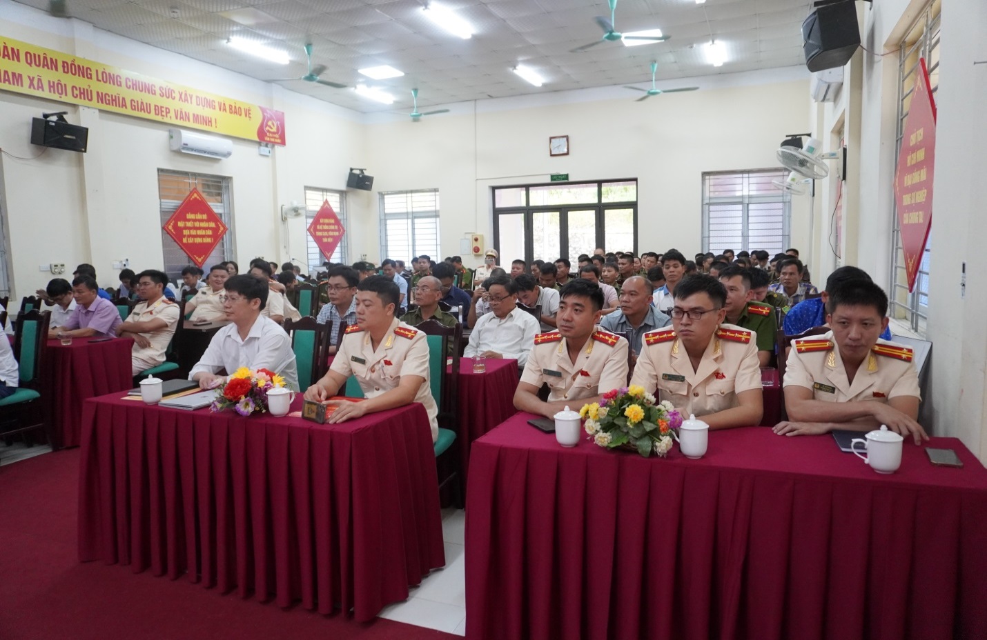 D:\Tài liệu Hùng (TTCUDVC)\File ảnh\Ảnh chụp\DSC00614.JPG