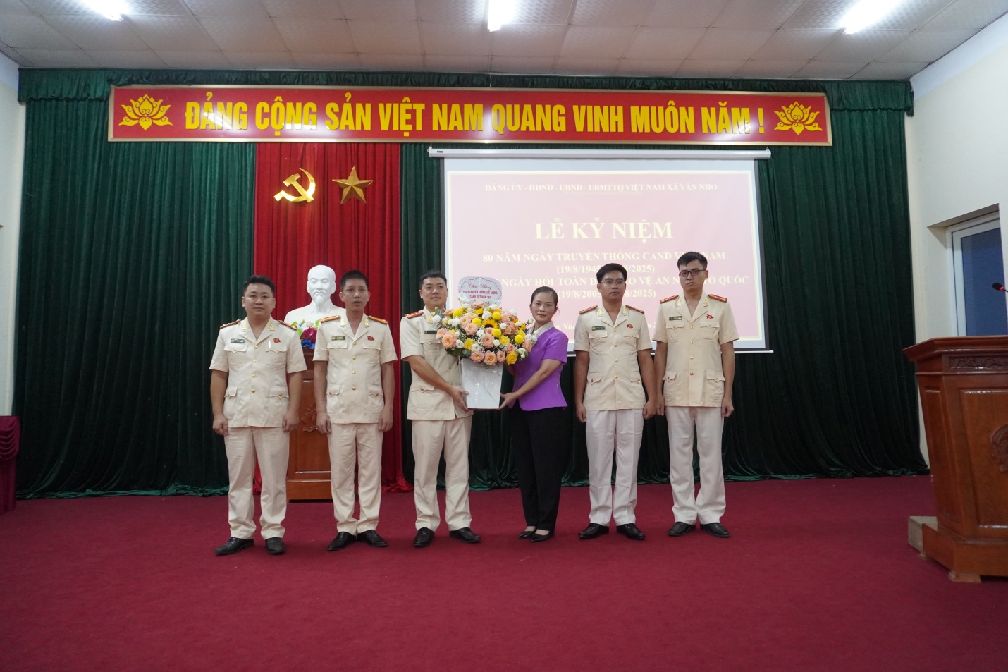 D:\Tài liệu Hùng (TTCUDVC)\File ảnh\Ảnh chụp\DSC00733.JPG
