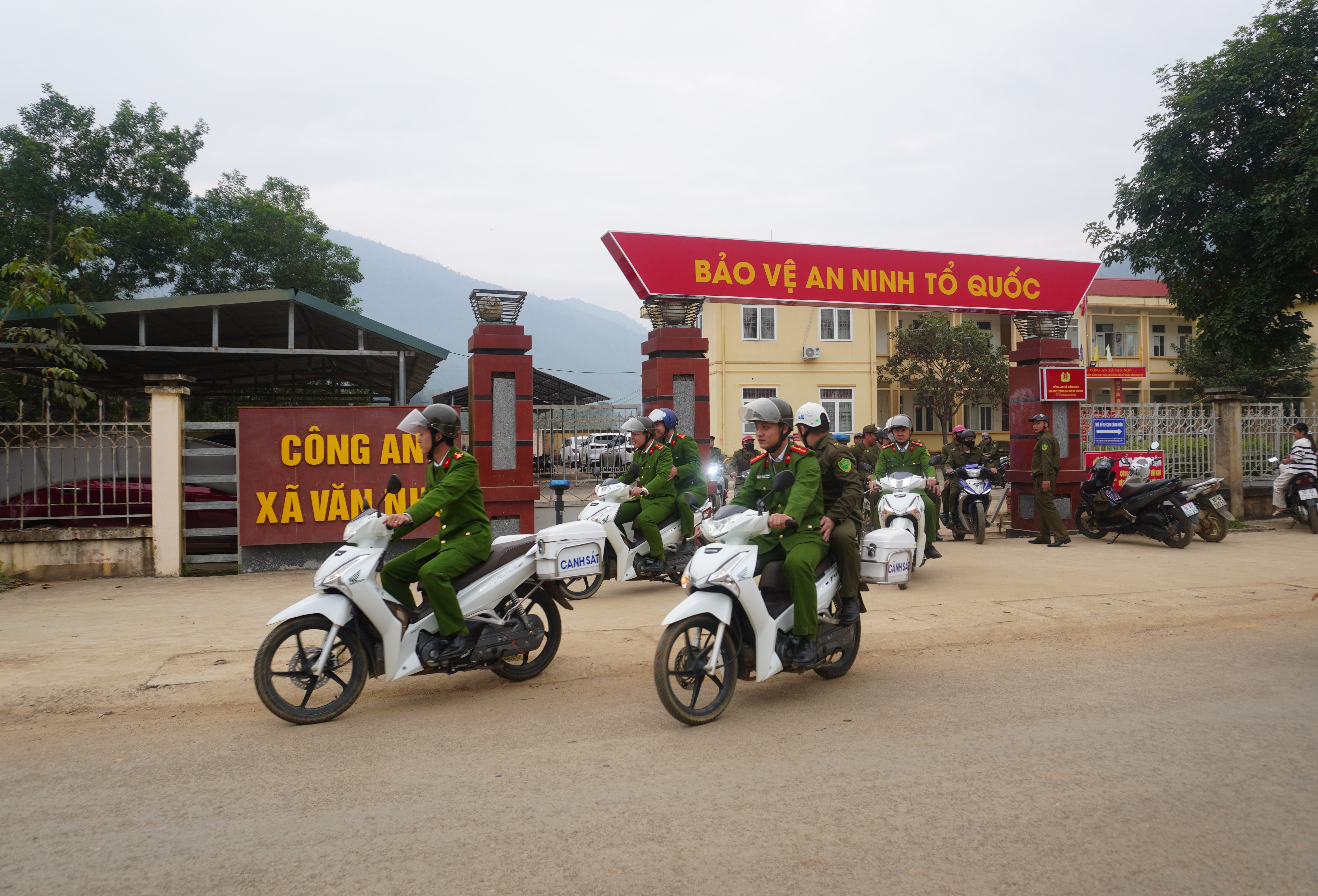Anh-tin-bai
