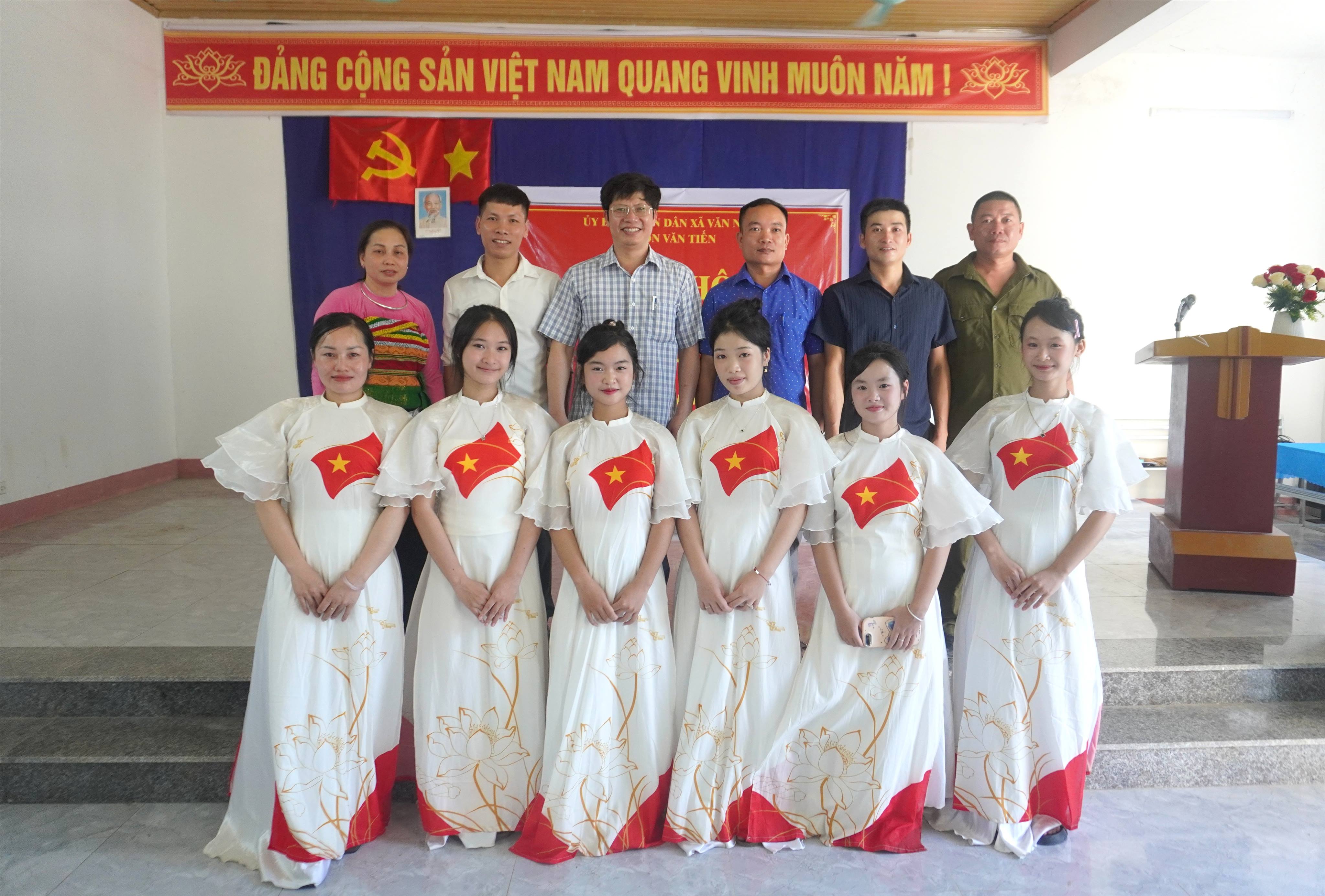 Anh-tin-bai