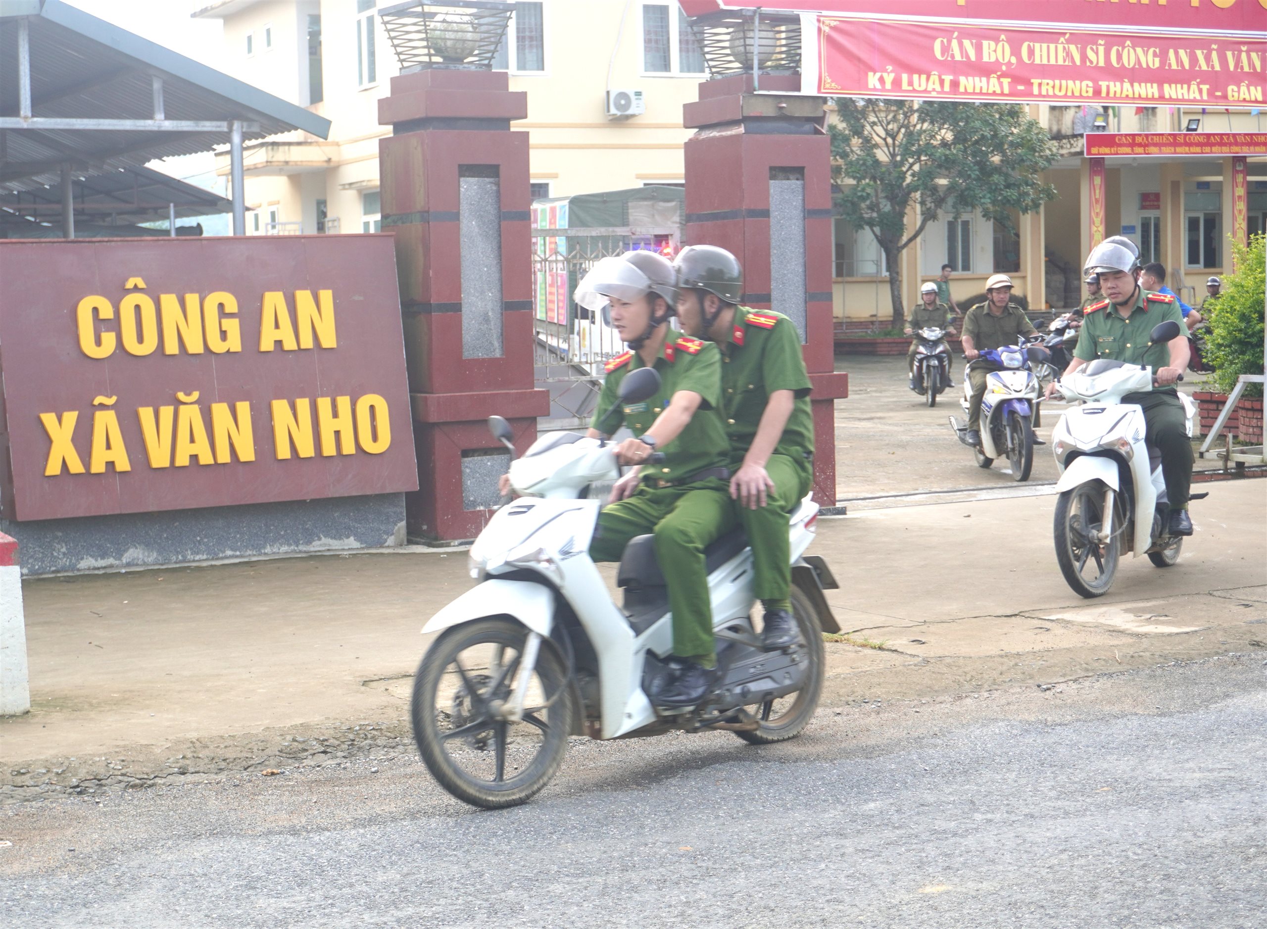 Anh-tin-bai
