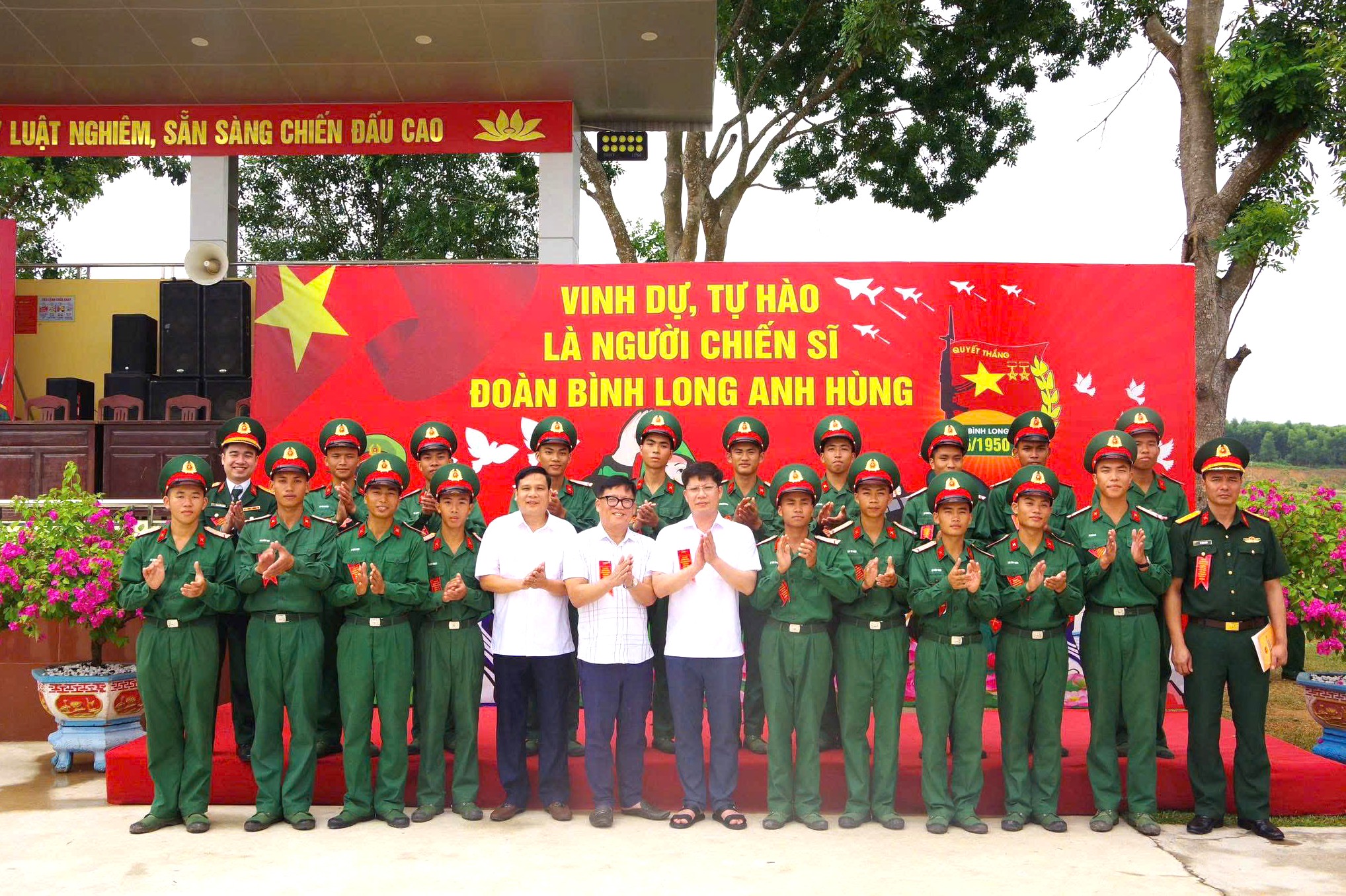 Anh-tin-bai