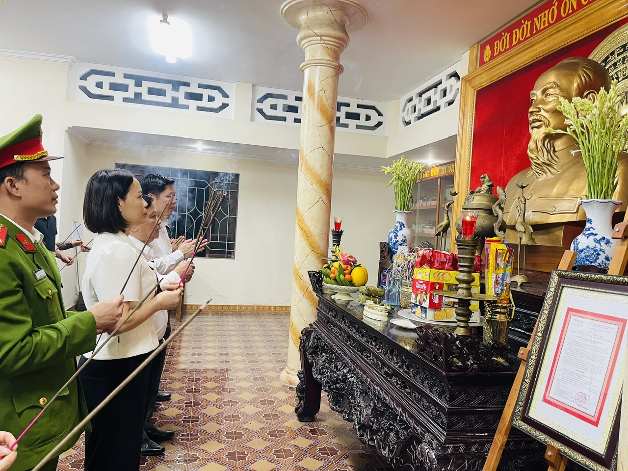 Anh-tin-bai