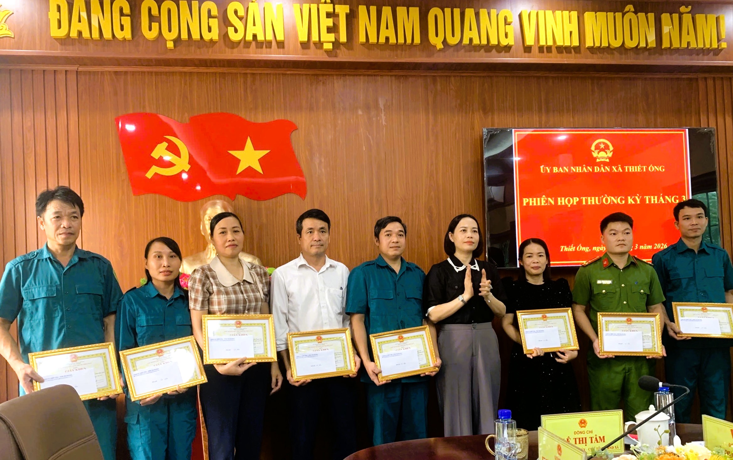 Anh-tin-bai