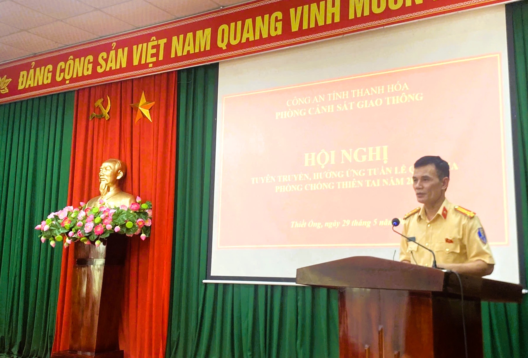 Anh-tin-bai