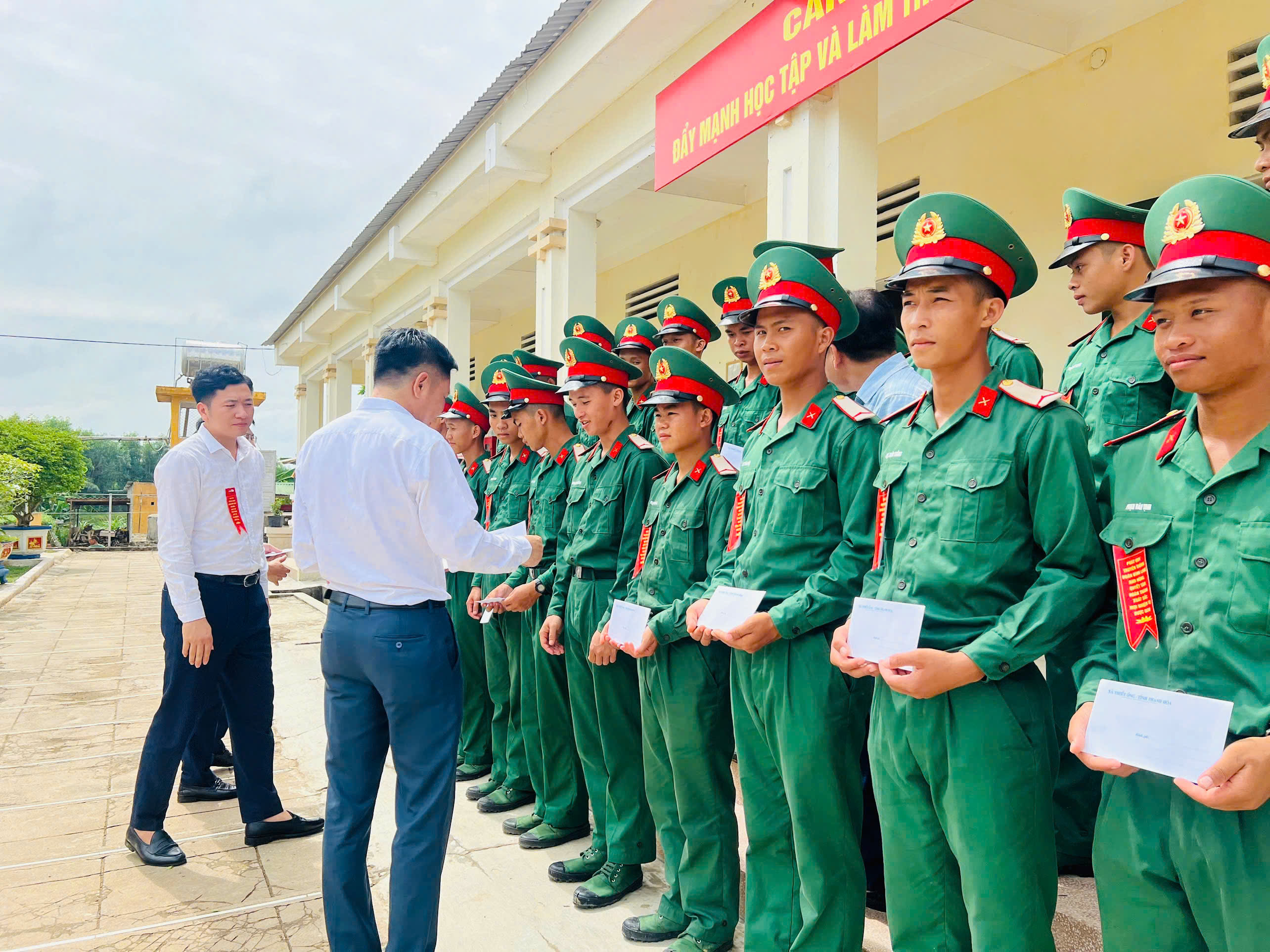 Anh-tin-bai