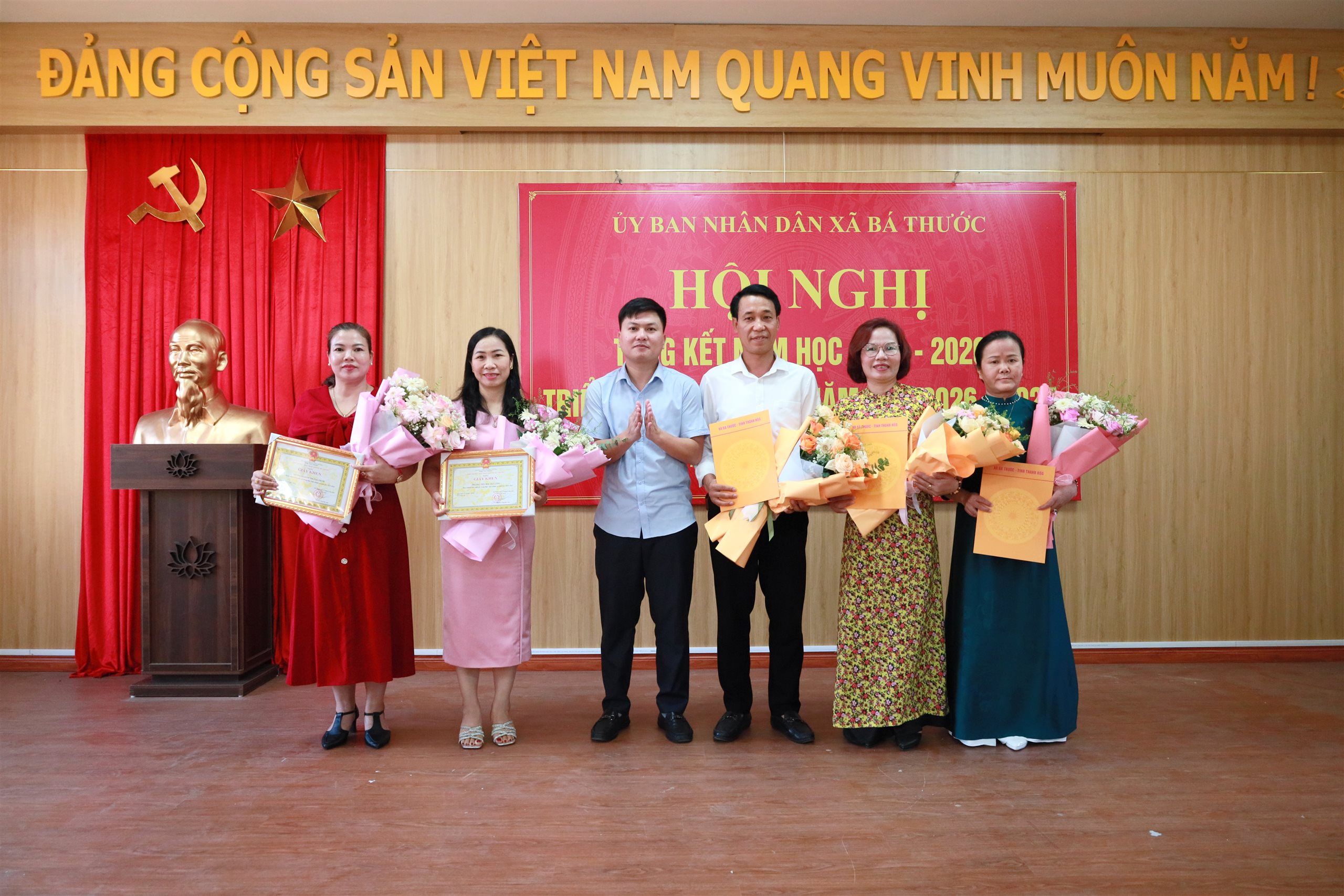 Anh-tin-bai