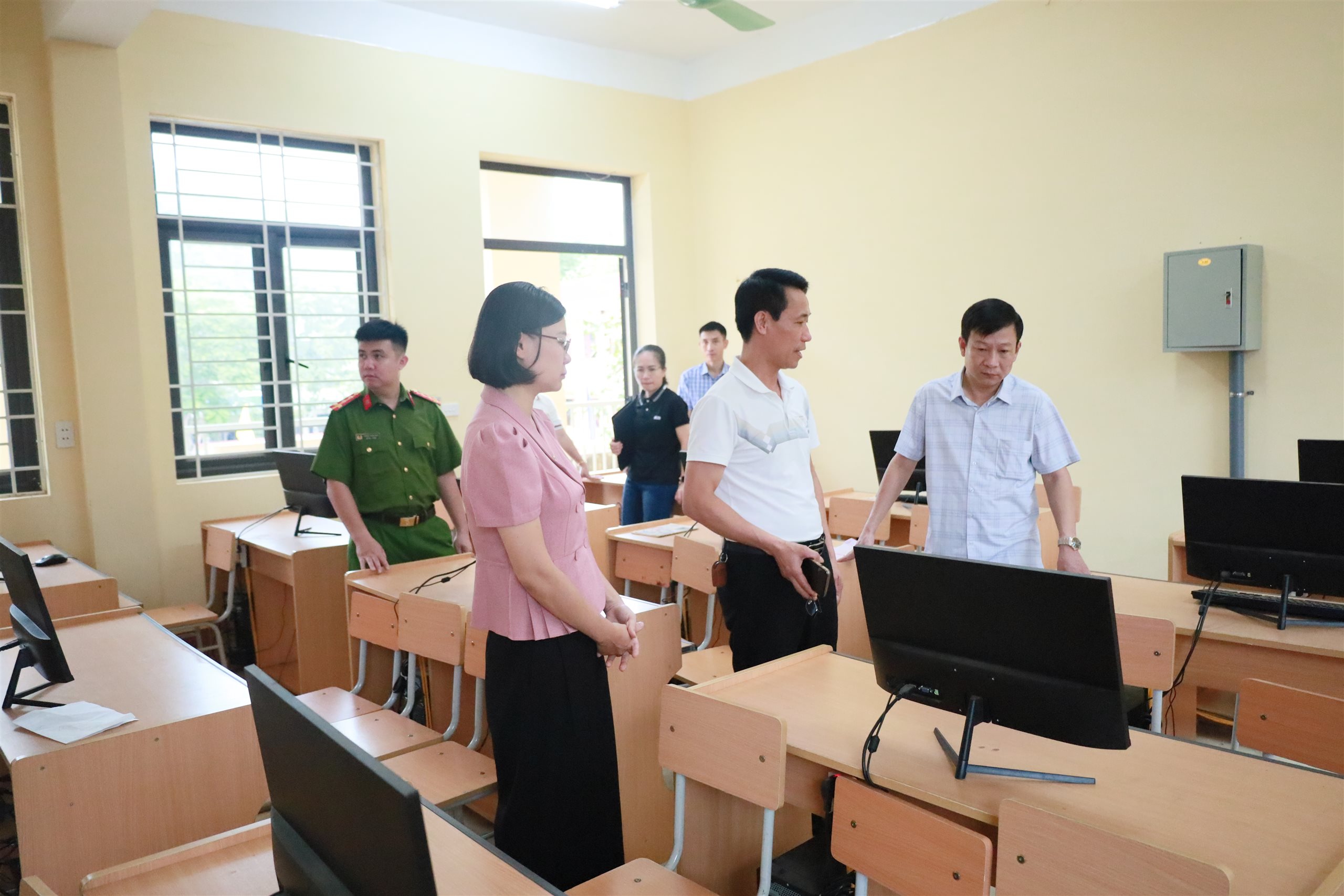Anh-tin-bai
