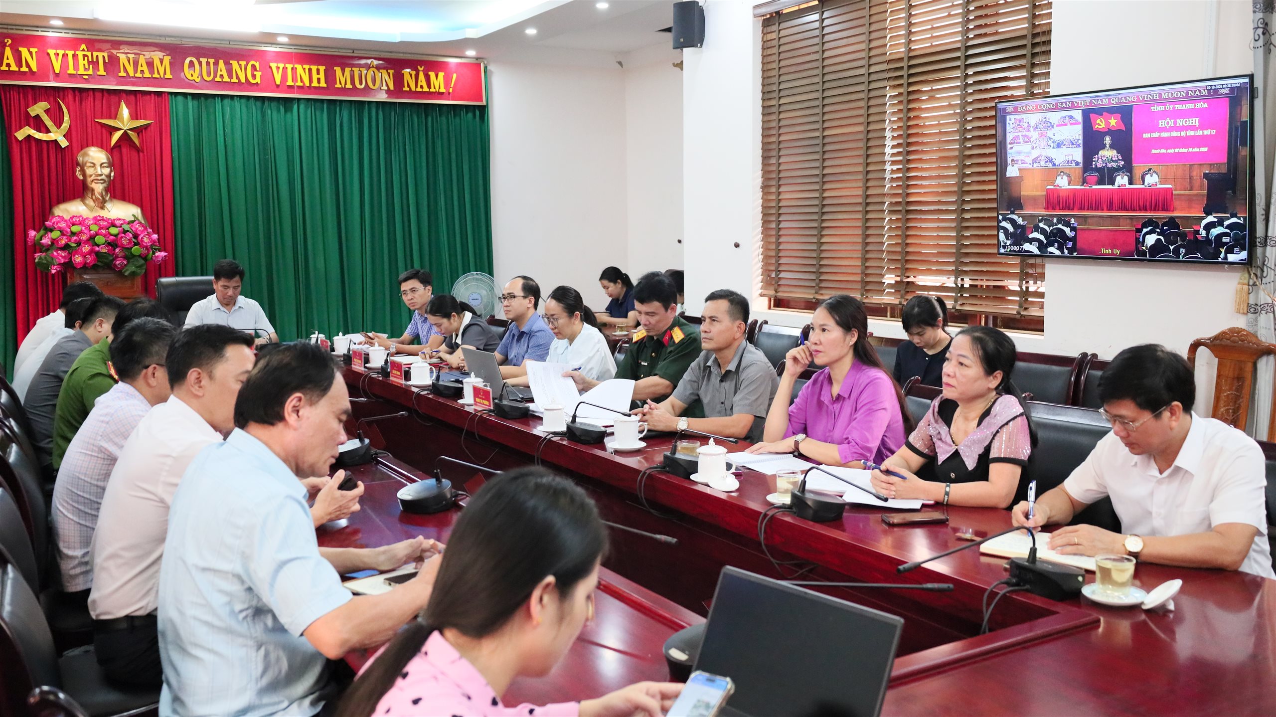 Đại biểu xã Bá Thước dự hội nghị trực tuyến Ban Chấp hành Đảng bộ tỉnh Thanh Hóa khóa XX lần thứ 17.