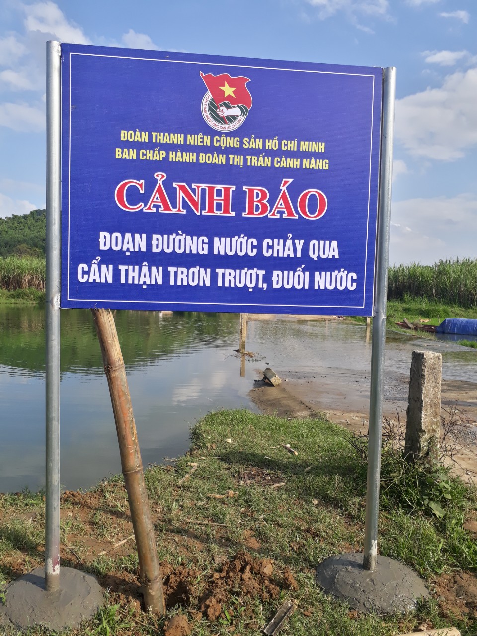 Cắm biển cảnh báo tai nạn đuối nước