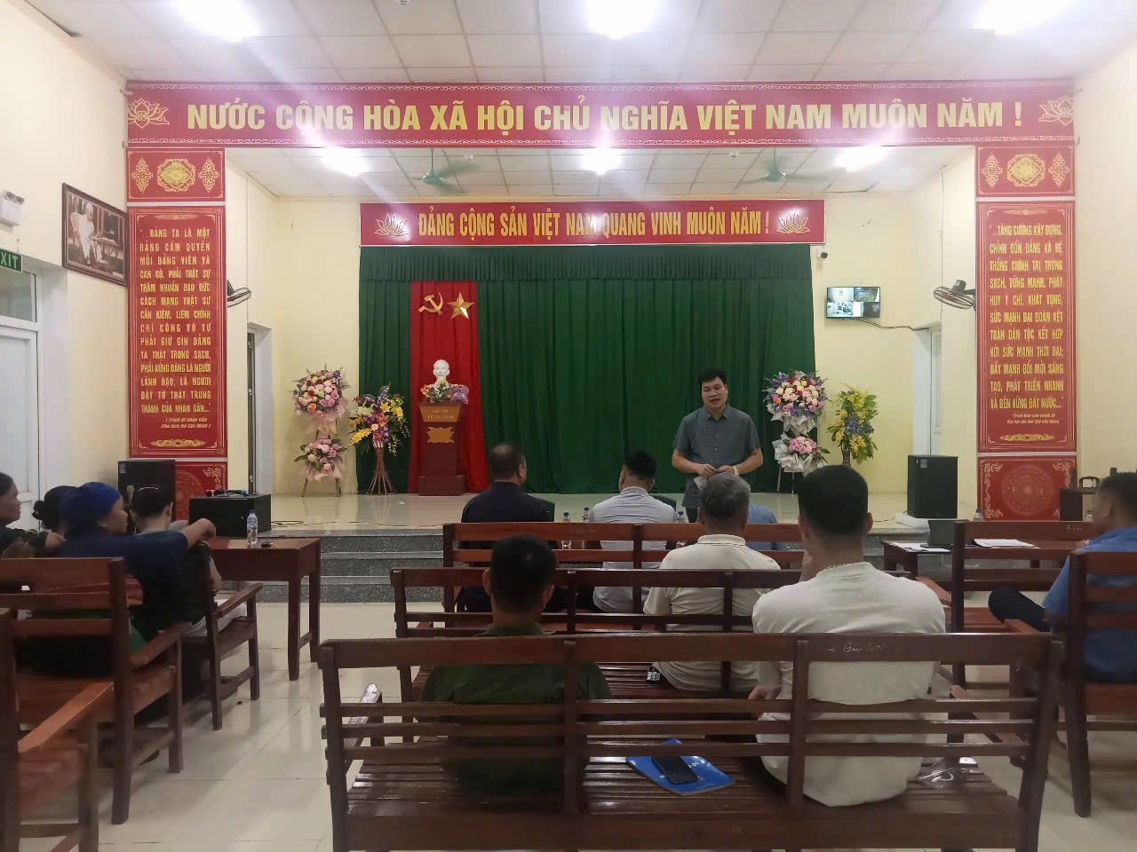 Anh-tin-bai
