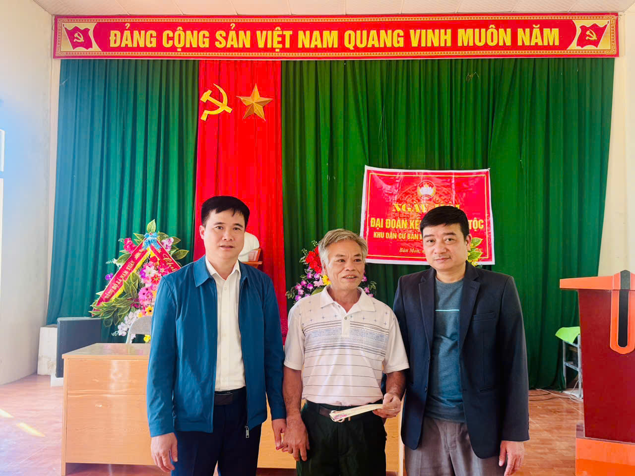 Anh-tin-bai