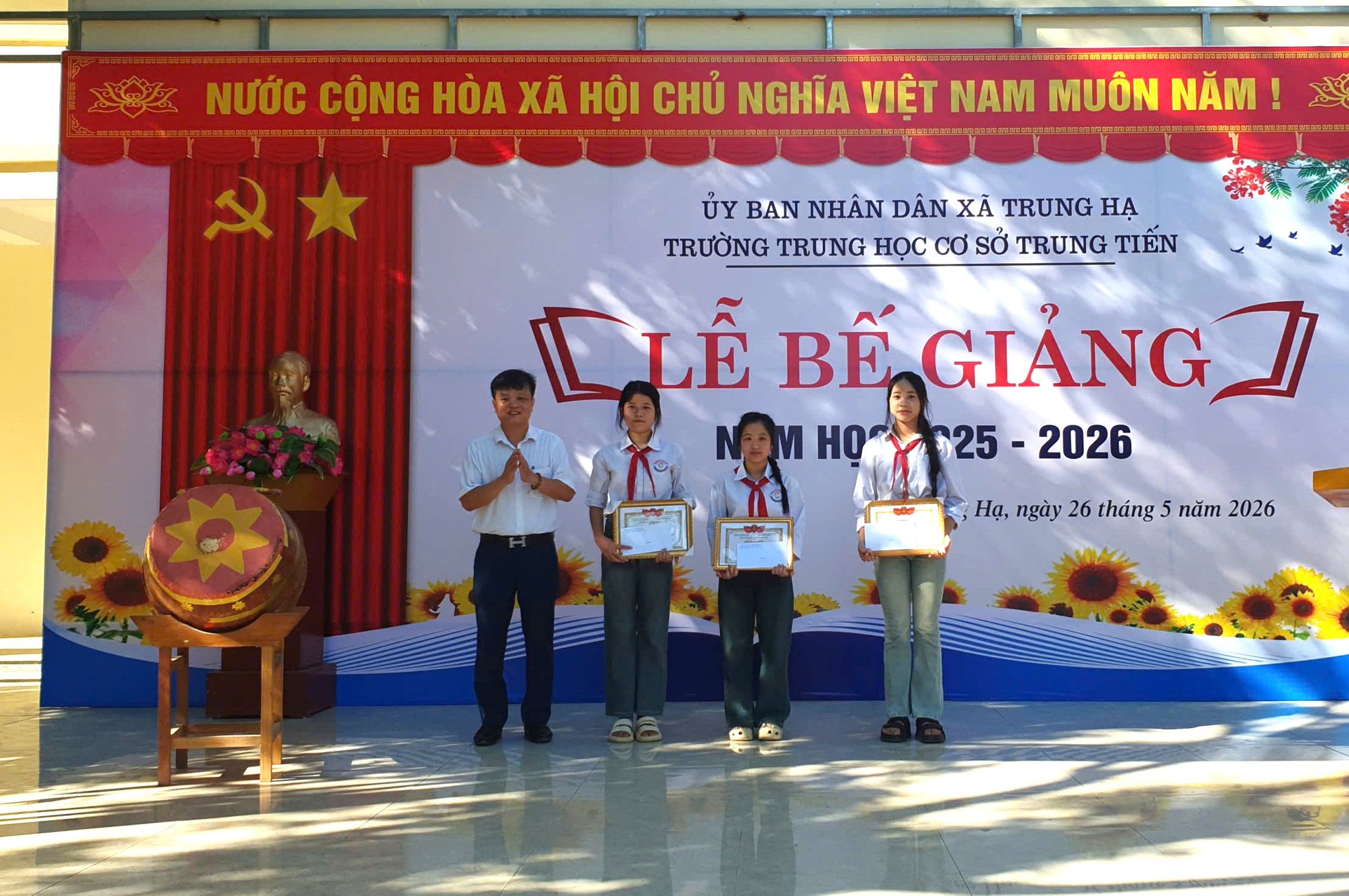 Anh-tin-bai