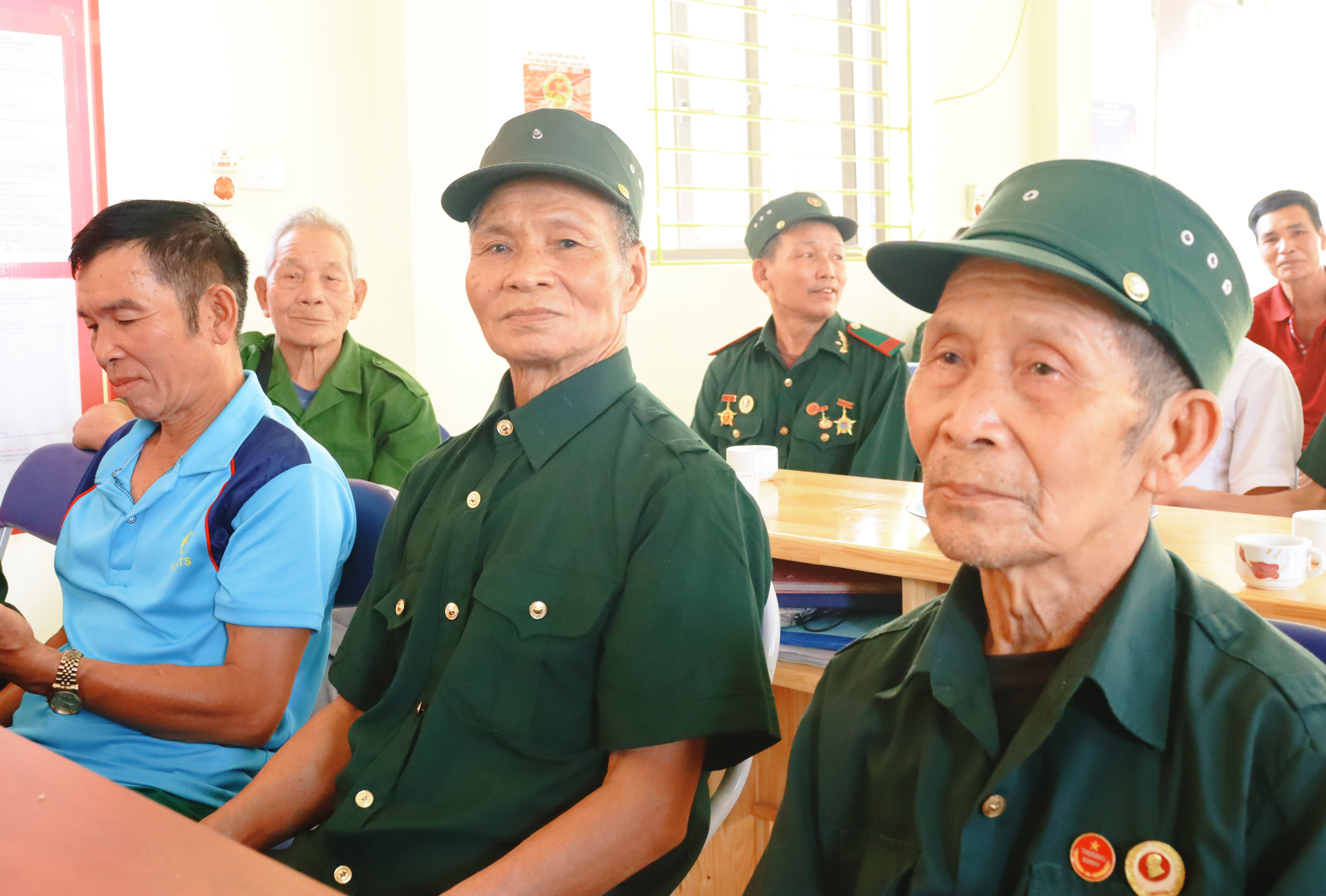 Anh-tin-bai