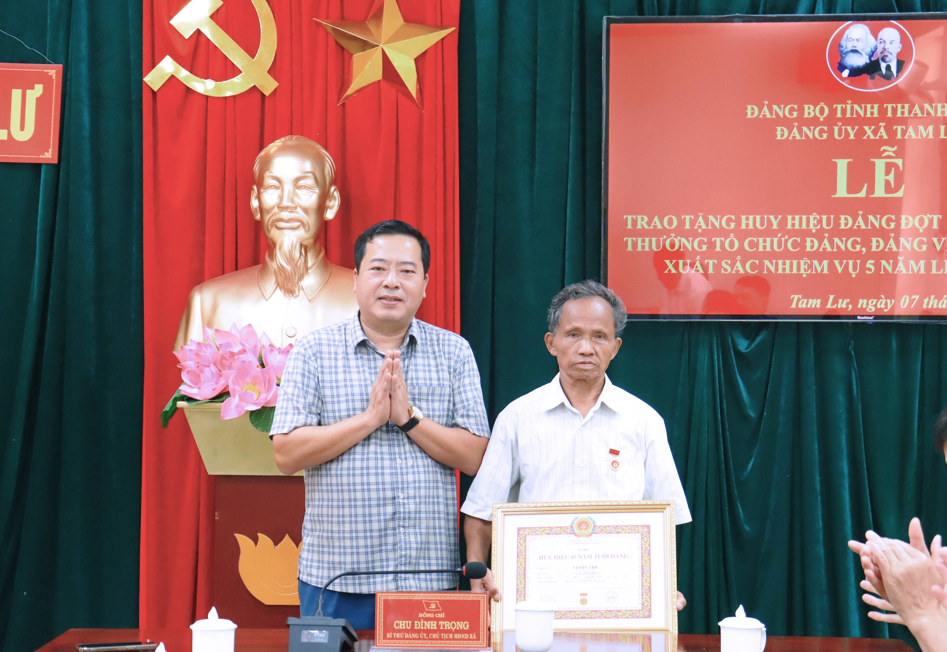 Anh-tin-bai