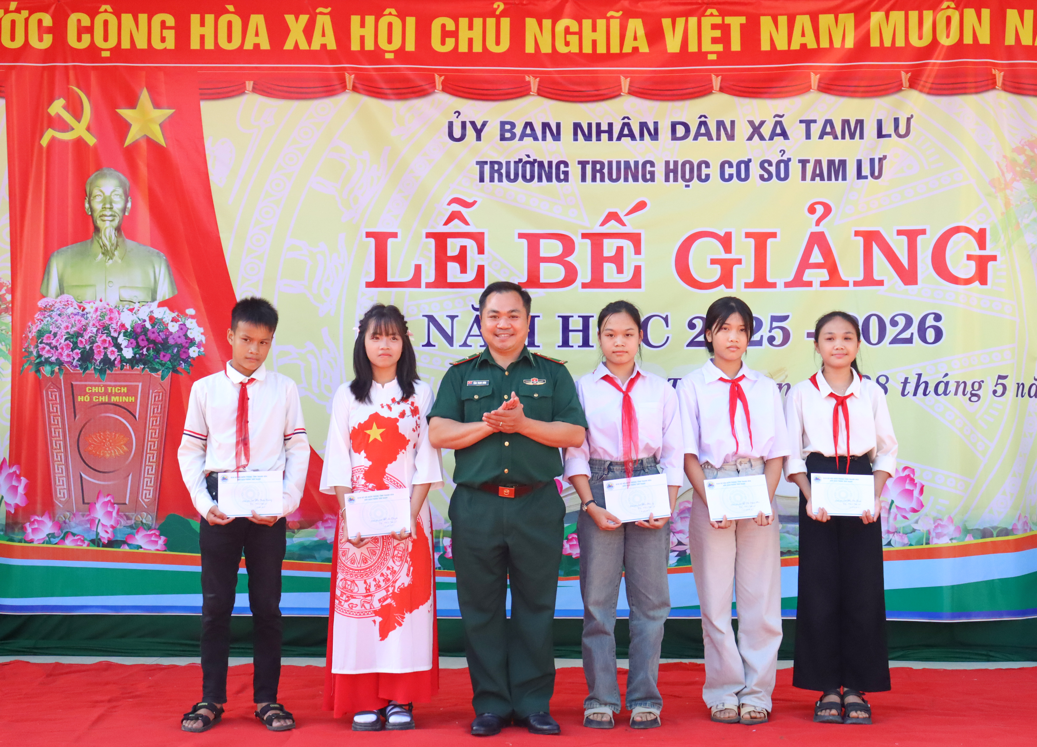 Anh-tin-bai