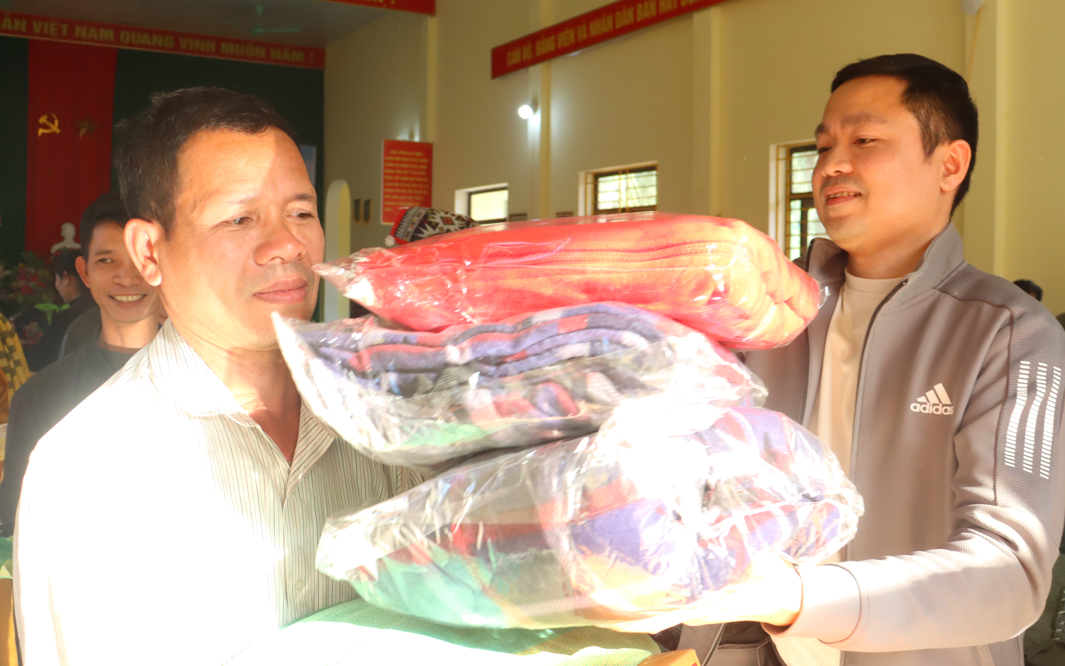Anh-tin-bai