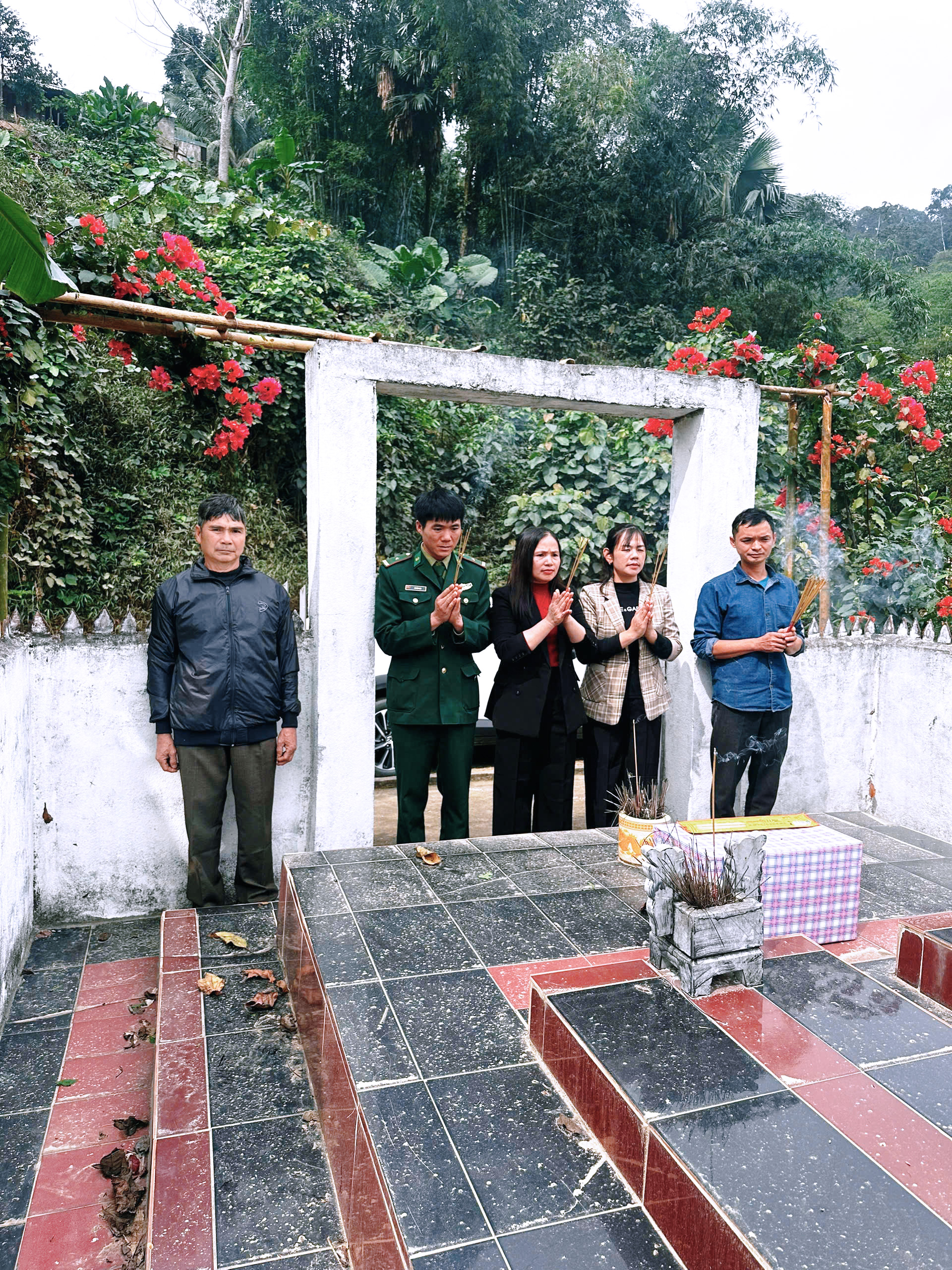 Anh-tin-bai