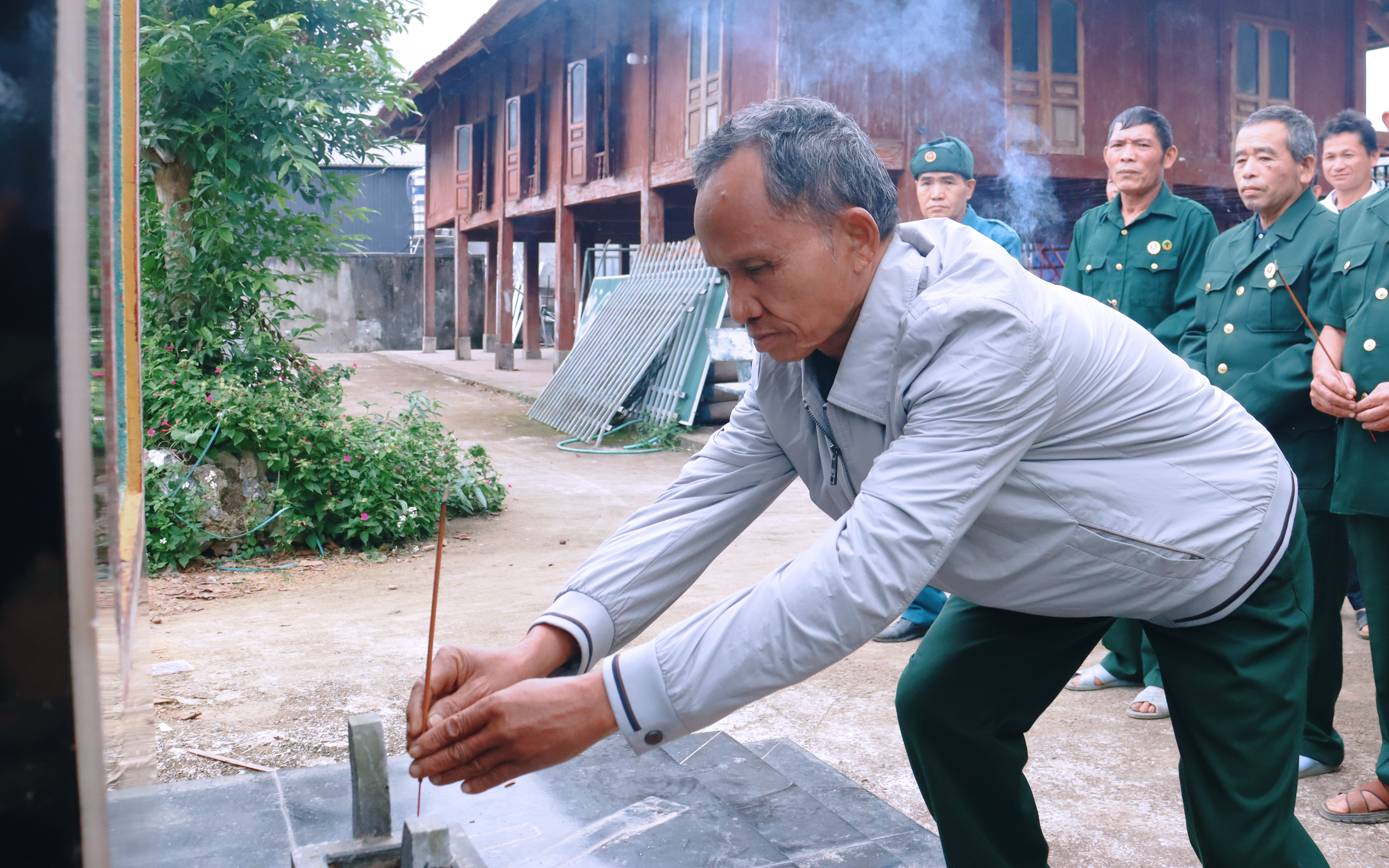 Anh-tin-bai