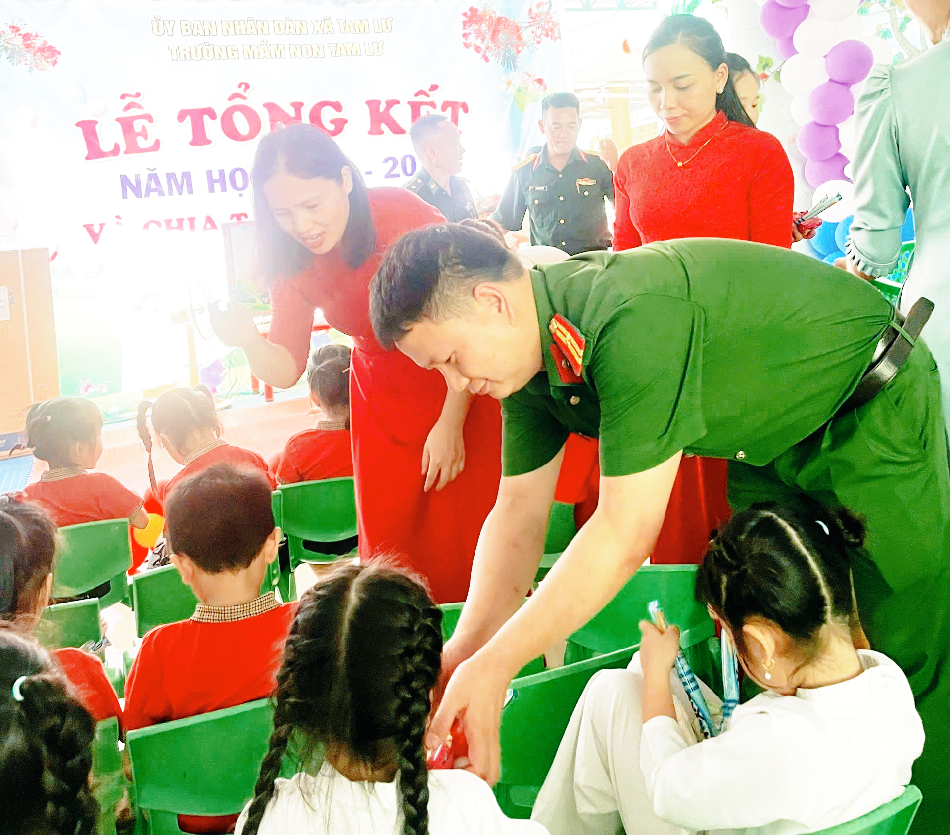 Anh-tin-bai