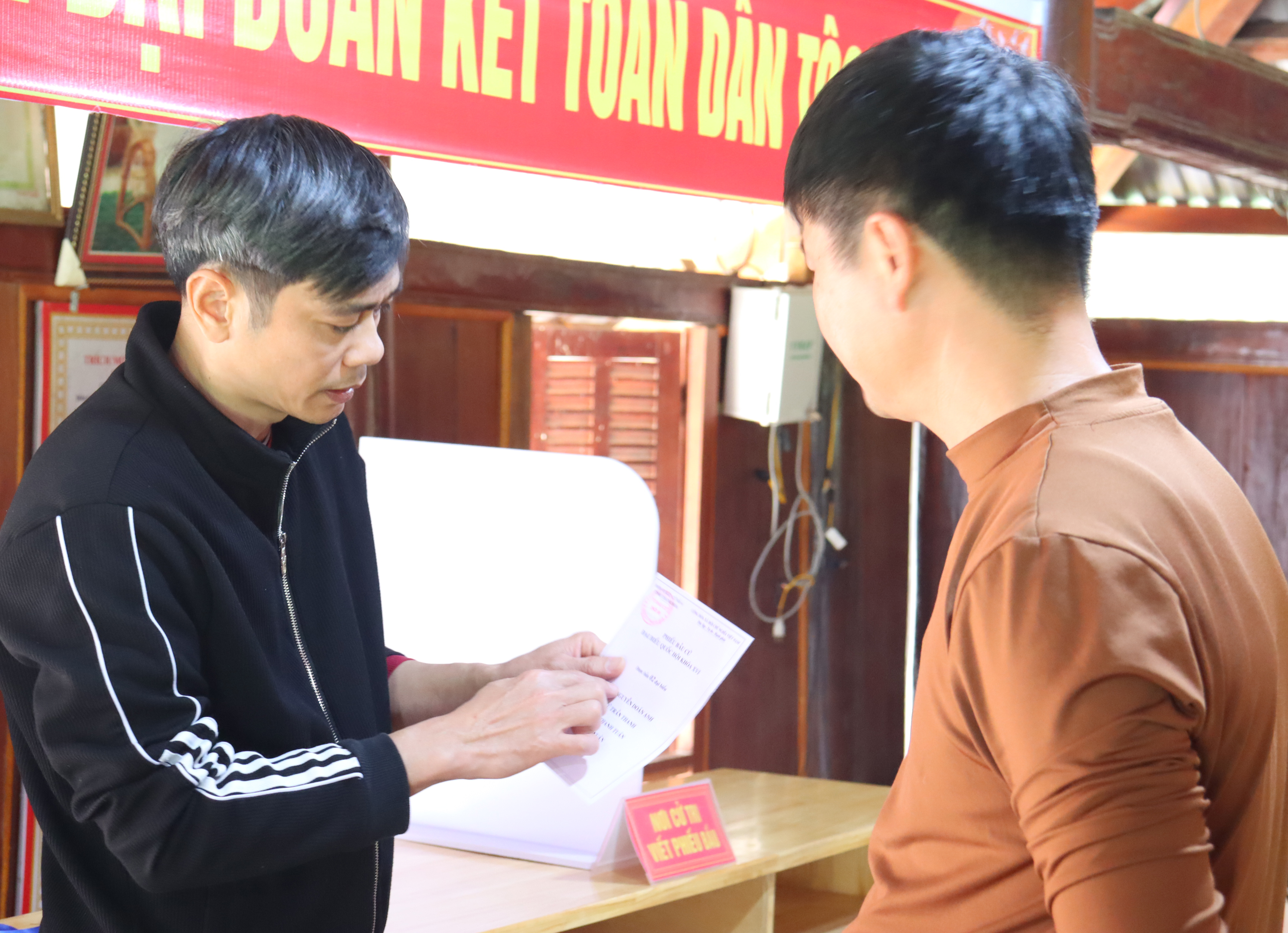 Anh-tin-bai