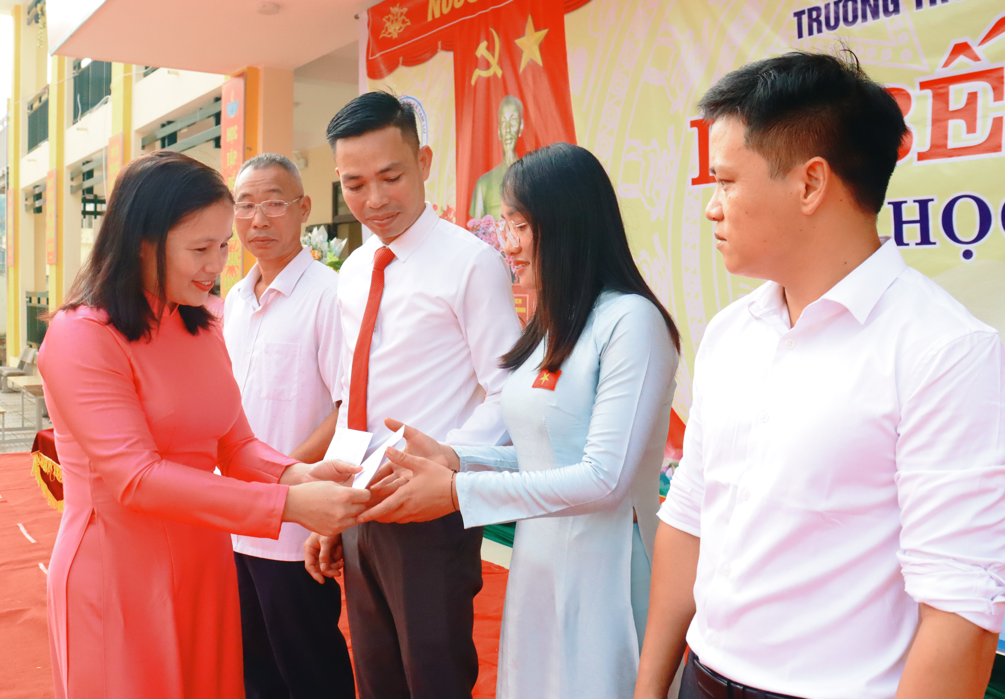 Anh-tin-bai