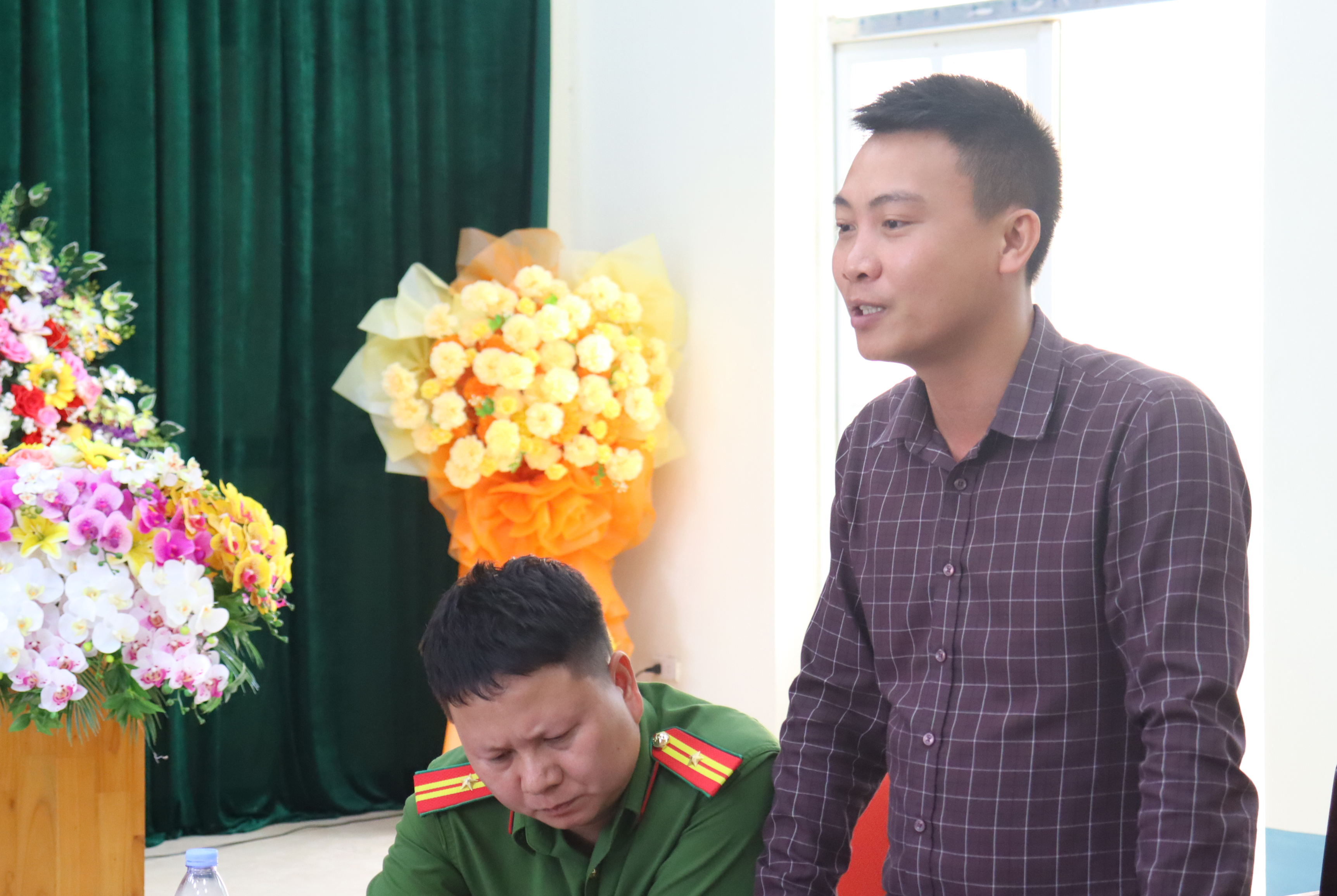 Anh-tin-bai