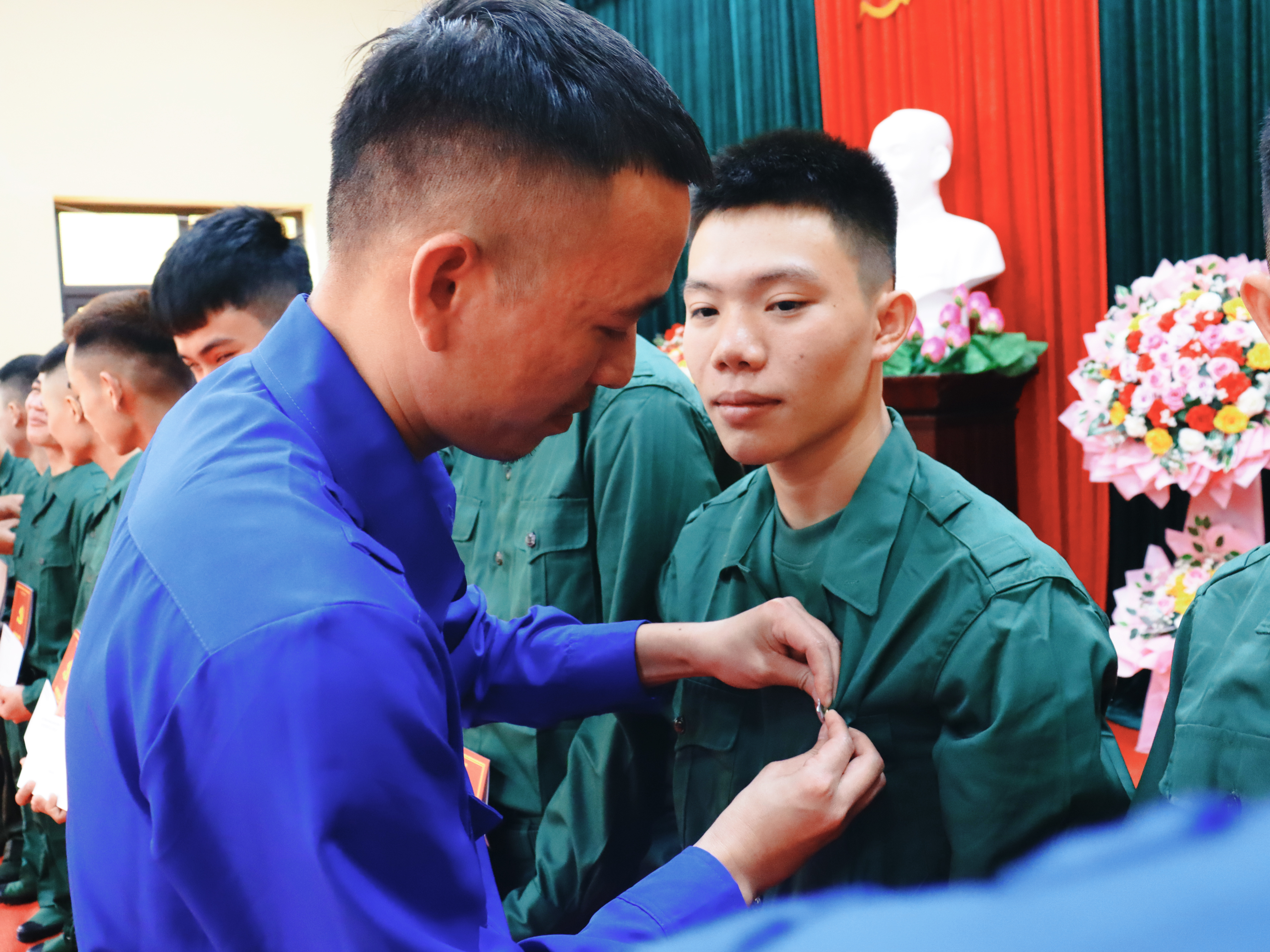 Anh-tin-bai