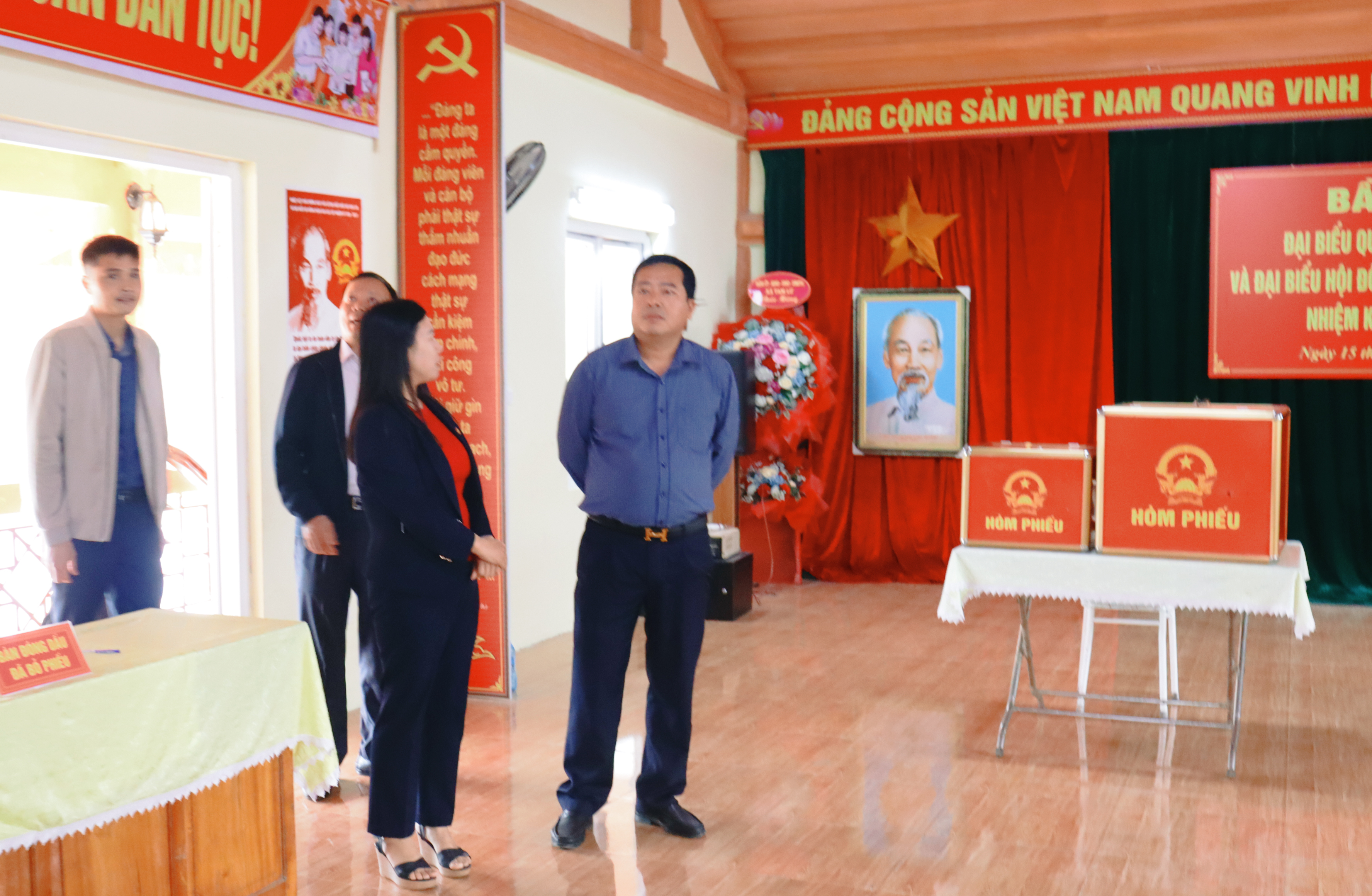 Anh-tin-bai