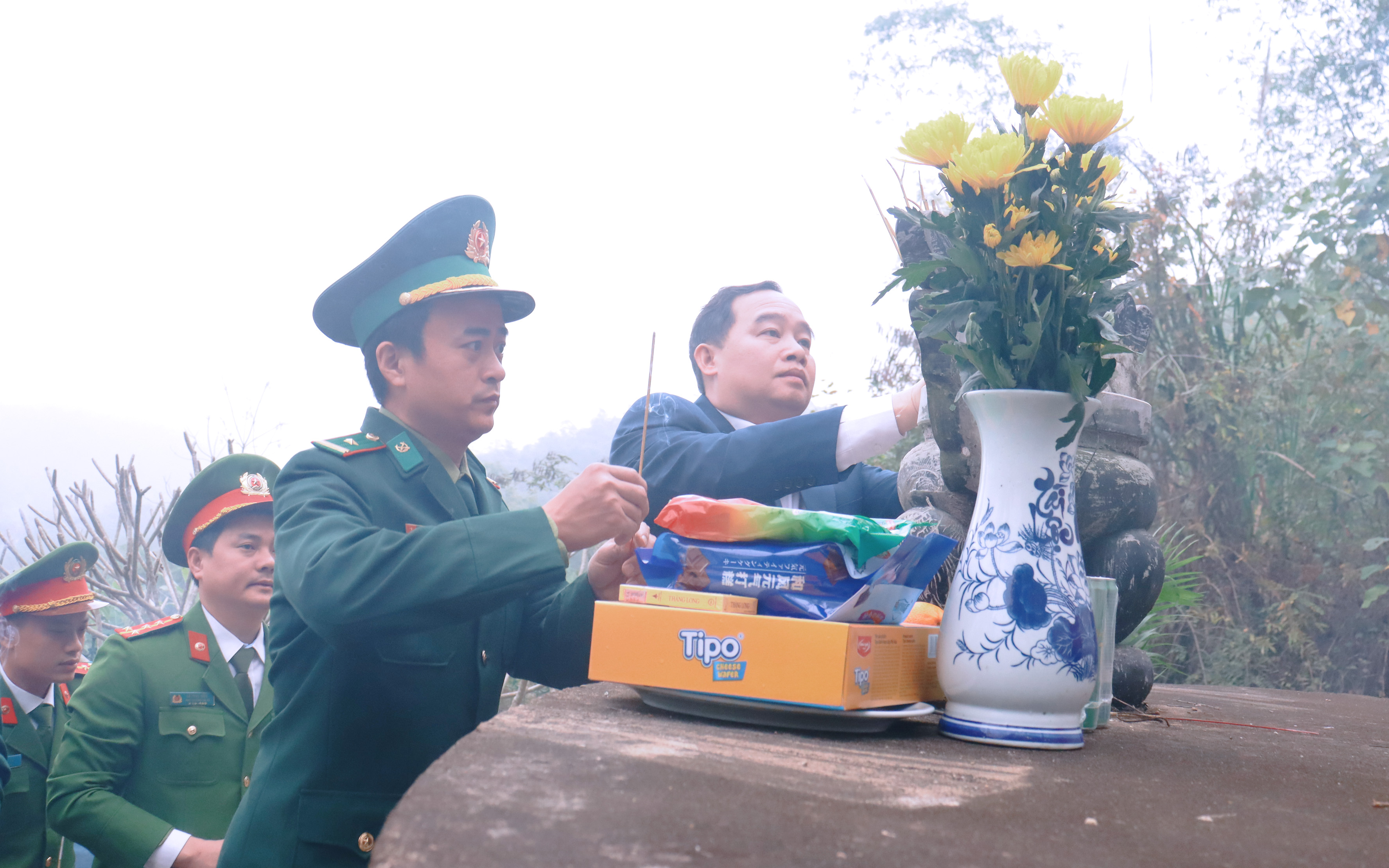 Anh-tin-bai