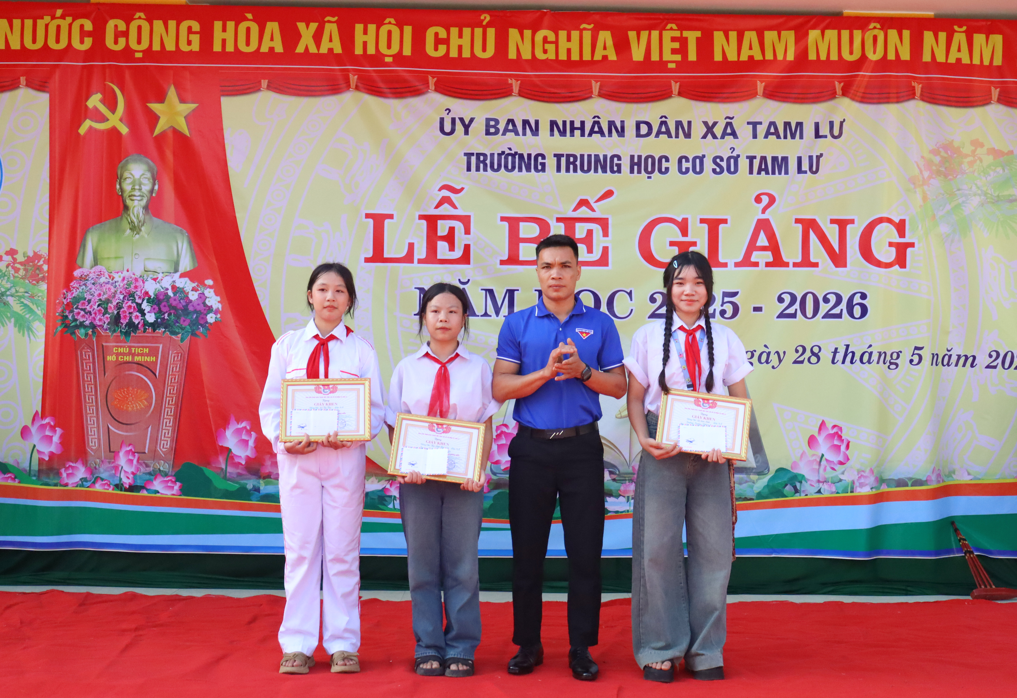 Anh-tin-bai