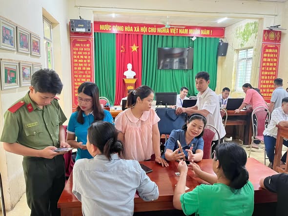 XÃ TAM THANH TRIỂN KHAI MÔ HÌNH “DỊCH VỤ CÔNG LƯU ĐỘNG”, ĐƯA THỦ TỤC HÀNH CHÍNH ĐẾN GẦN NGƯỜI DÂN