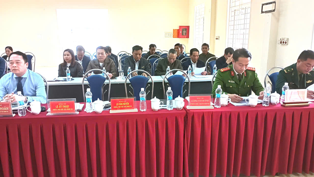 C:\Users\Admin\Desktop\ảnh kỳ họp thứ 3\z7379899807144_6a27582ba0b3a2a53df3cac4540315e6.jpg