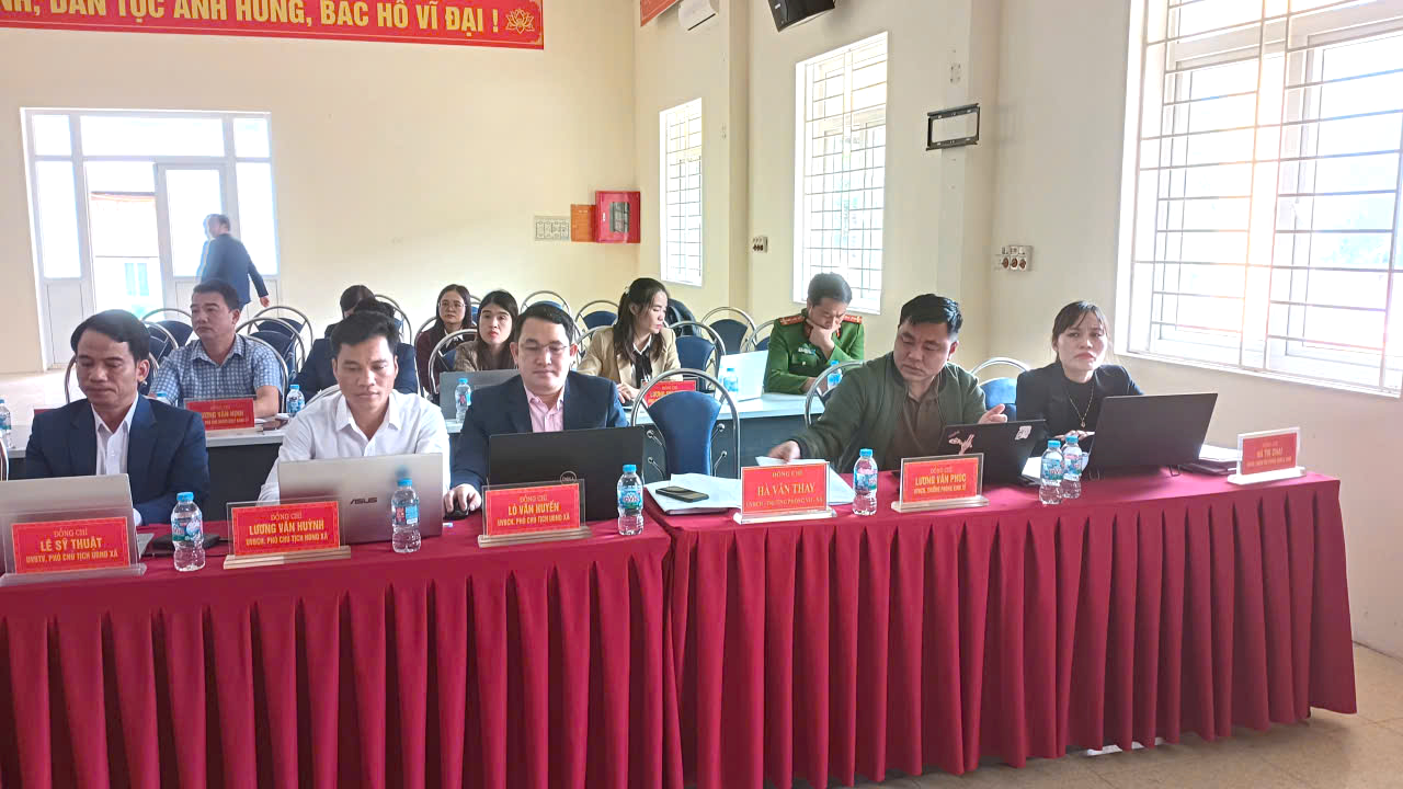 C:\Users\Admin\Desktop\ảnh kỳ họp thứ 3\Ảnh tổng kết đảng bộ 2025\z7381082776675_358bd0dc42cfe4cd738a045e488d7395.jpg