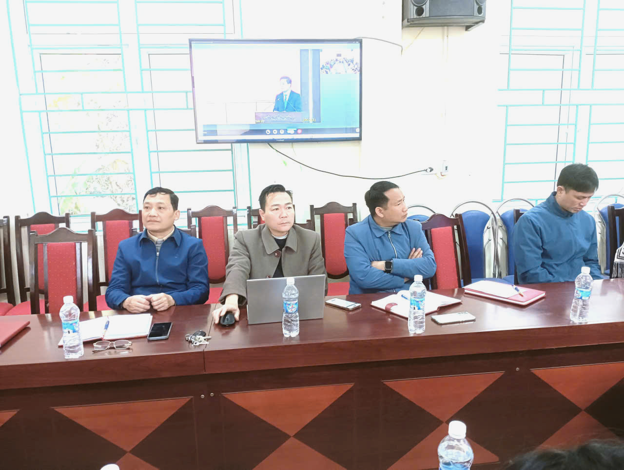 C:\Users\Admin\Desktop\Ảnh HN trực tuyến\z7415639532078_16f53defb35c5e216d6f07f45dc60d1c.jpg