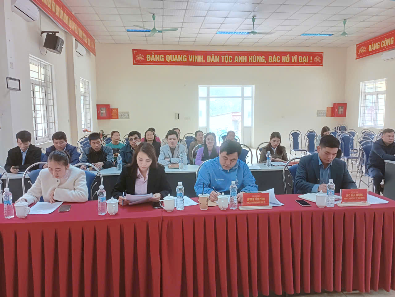 C:\Users\Admin\Desktop\Ảnh hội nghị ngân hàng\z7473121751417_dcd5b004a5b88eada89f734a8677f6eb.jpg