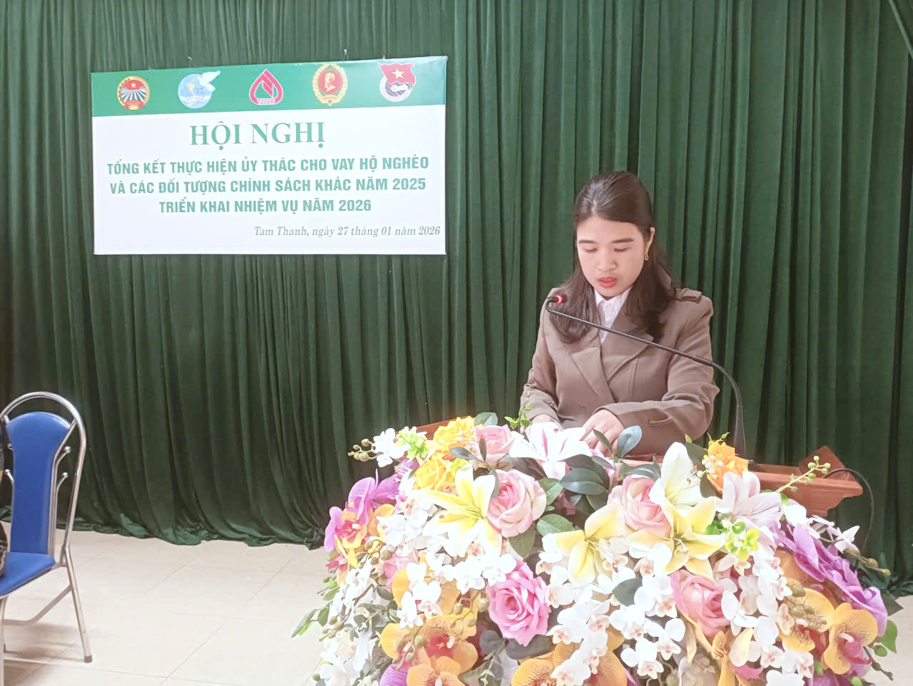 C:\Users\Admin\Desktop\Ảnh hội nghị ngân hàng\z7473121735875_770562af1bde775d593a16f36b9dfbf8.jpg