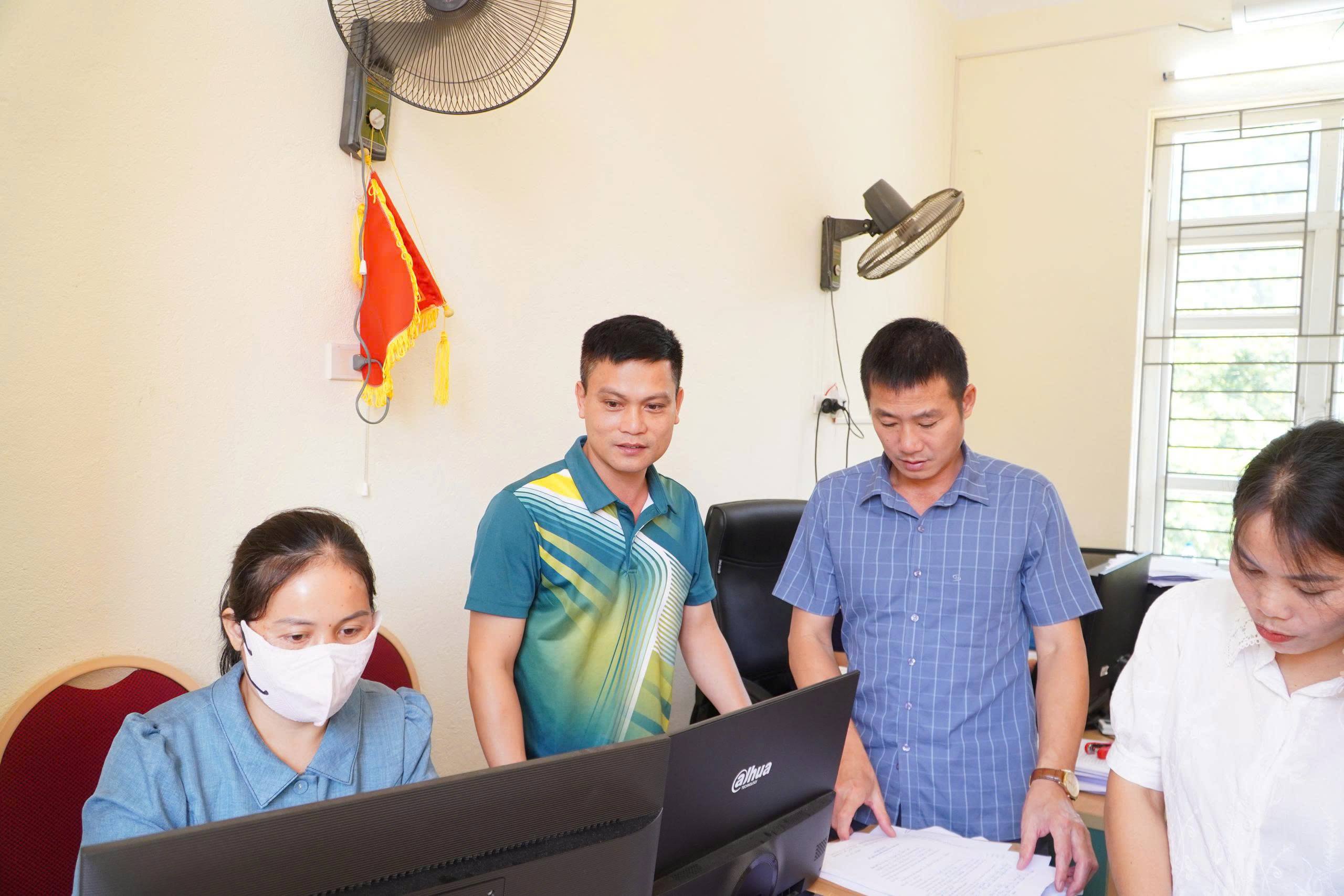 Đảng ủy xã Sơn Điện quyết liệt triển khai Chiến dịch “100 ngày đêm” số hóa hồ sơ đảng viên