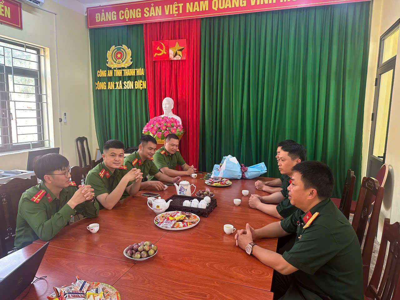 Anh-tin-bai
