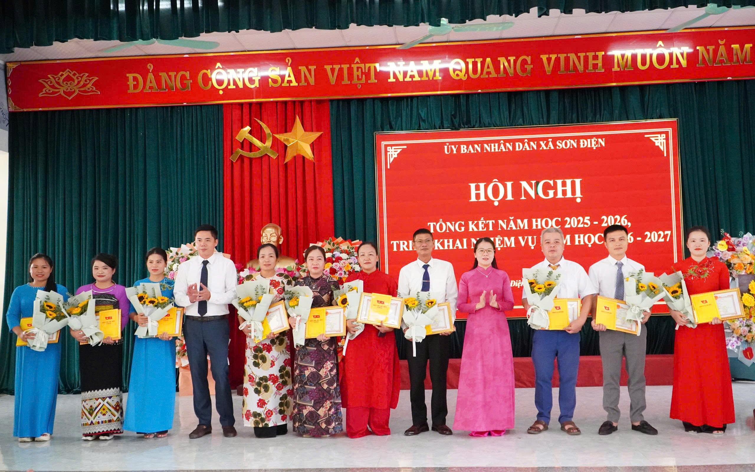 Anh-tin-bai