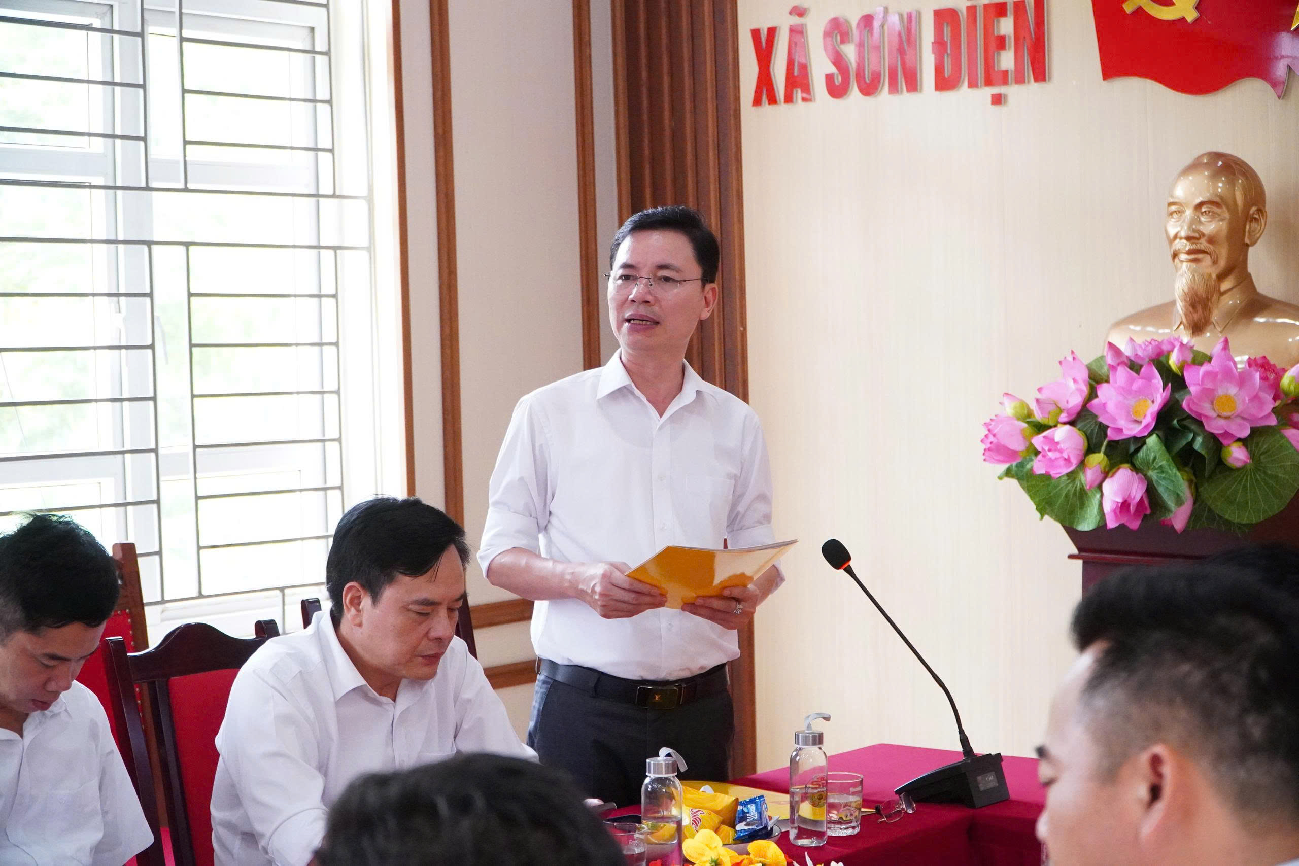 Anh-tin-bai